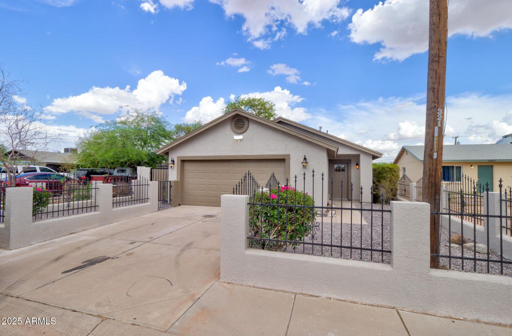Photo of 302 N Cameron Avenue, Casa Grande, AZ 85122 (MLS # 6887008)