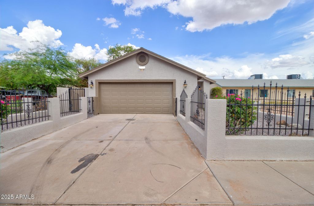 Photo of 302 N Cameron Avenue, Casa Grande, AZ 85122 (MLS # 6887008)
