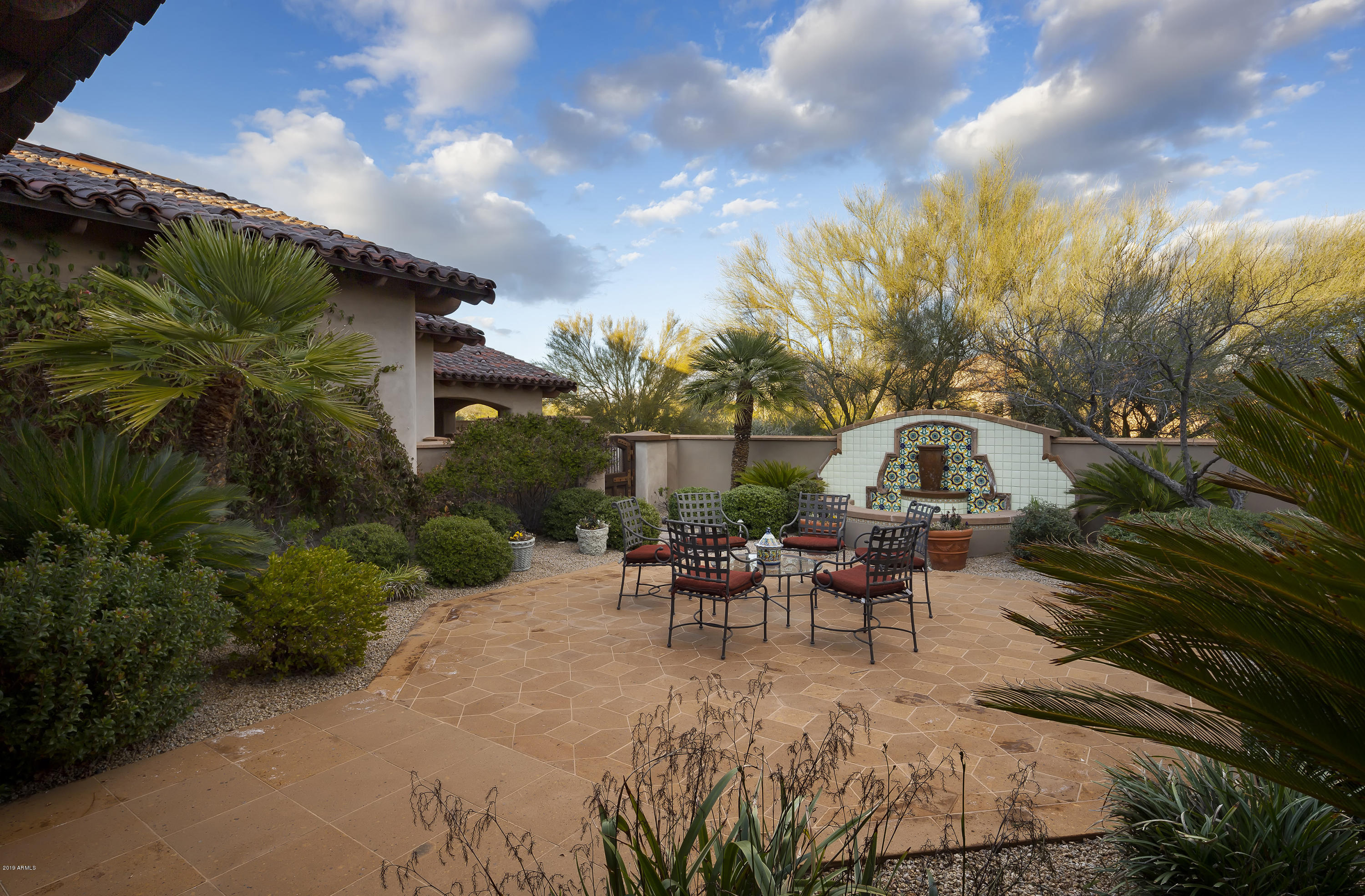 WHISPER ROCK - Residential