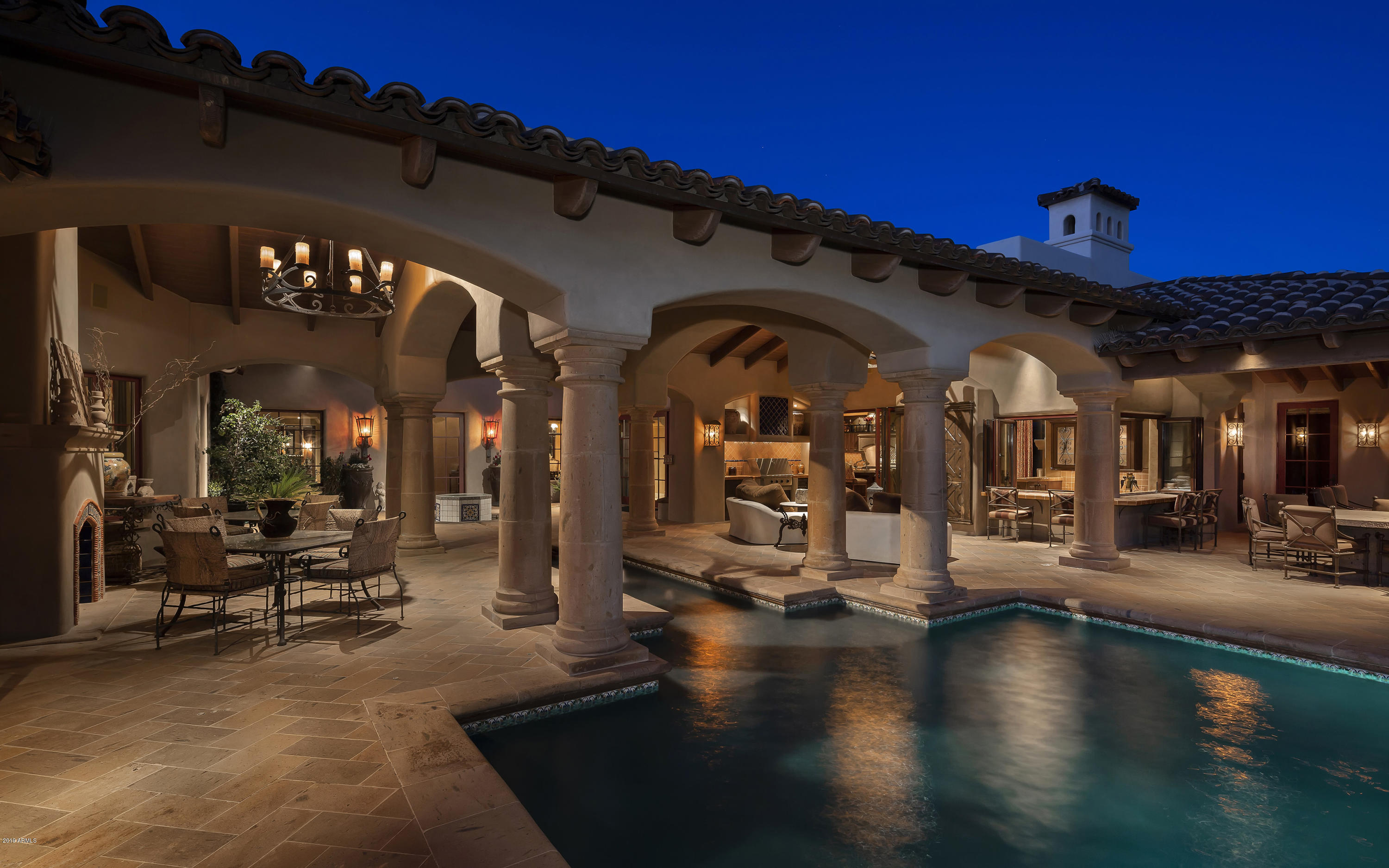WHISPER ROCK - Residential