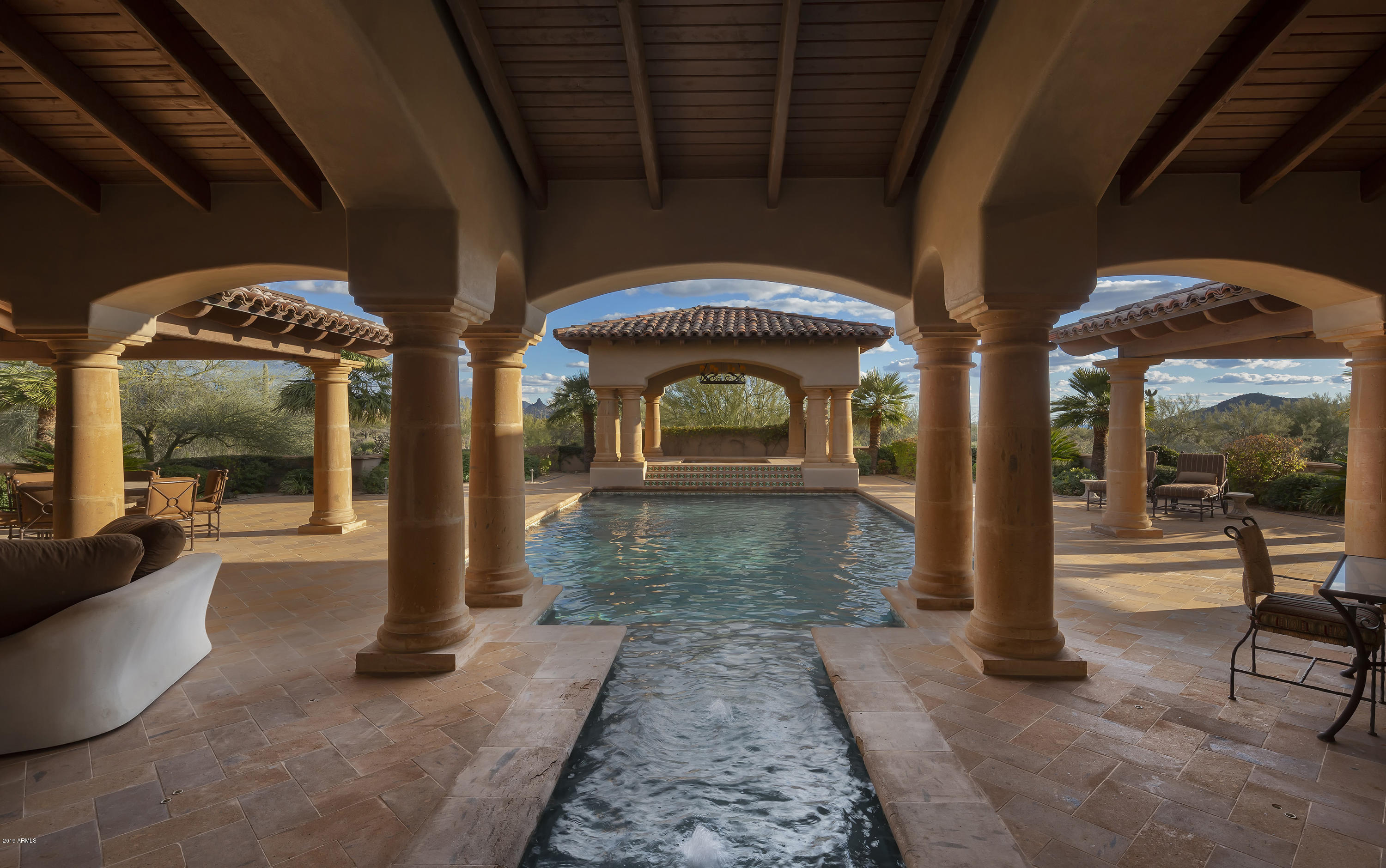 WHISPER ROCK - Residential