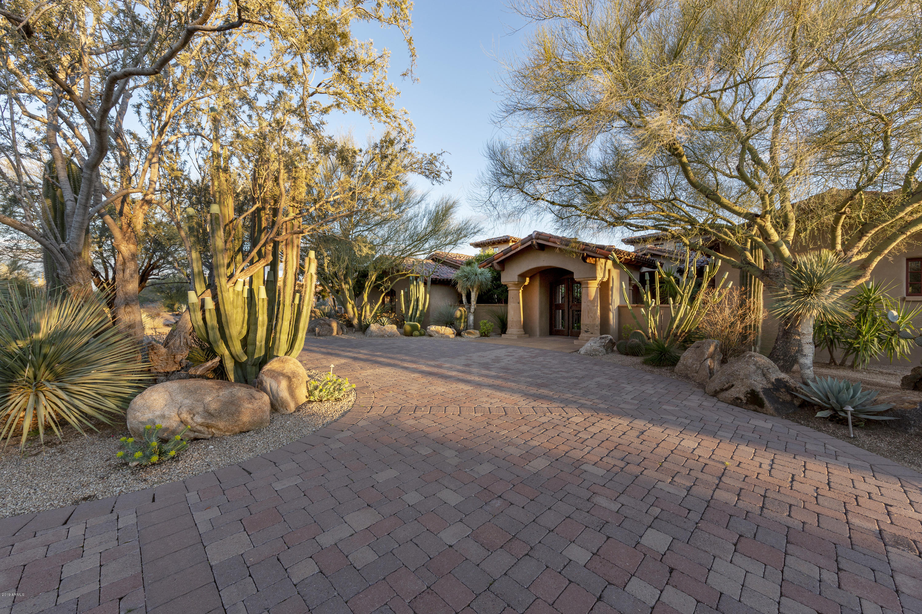 WHISPER ROCK - Residential