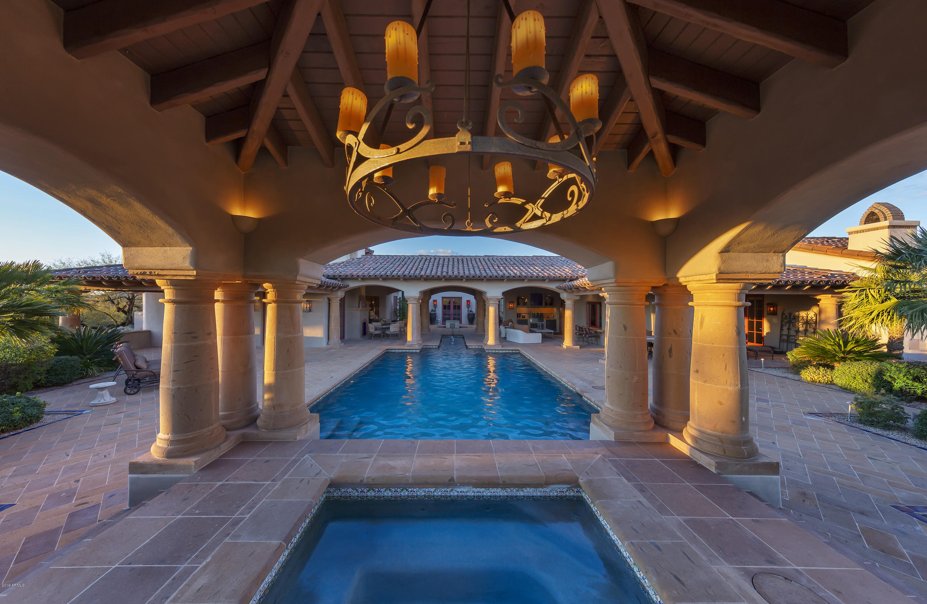 WHISPER ROCK - Residential