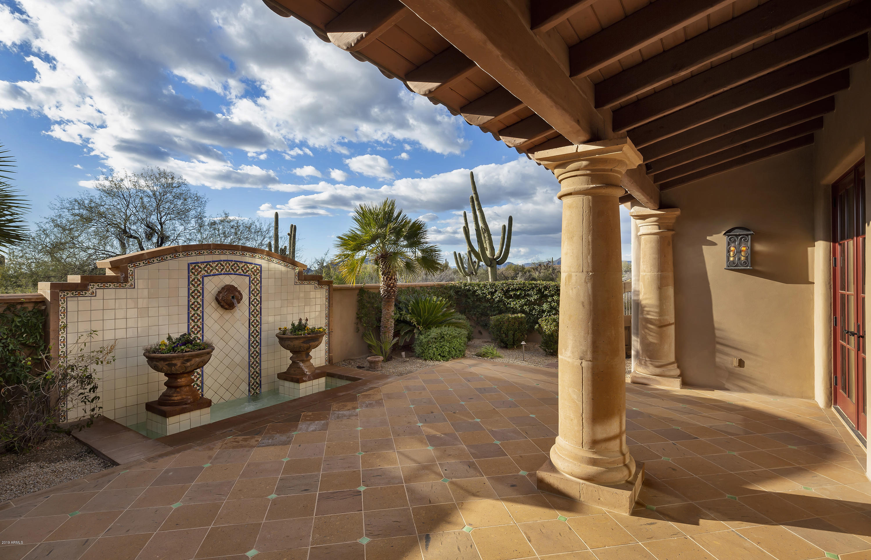 WHISPER ROCK - Residential