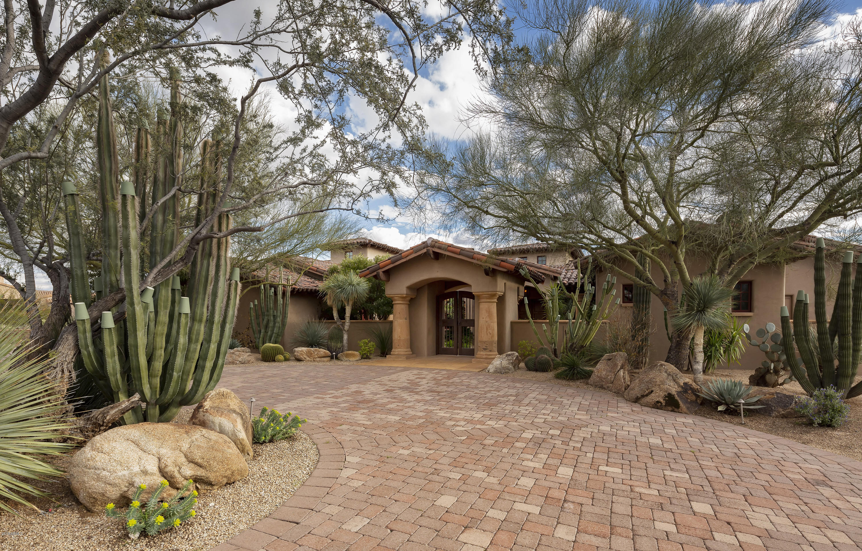 WHISPER ROCK - Residential