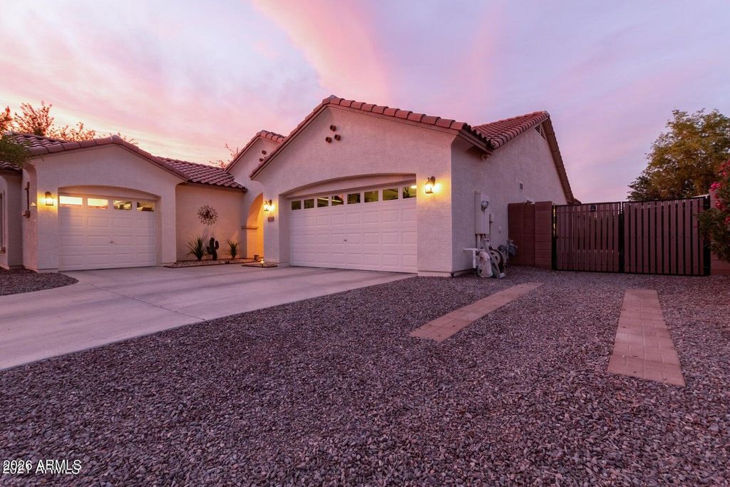 Photo of 2914 E Coconino Drive, Gilbert, AZ 85298 (MLS # 7019939)
