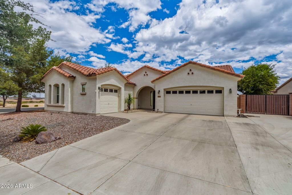 Photo of 2914 E Coconino Drive, Gilbert, AZ 85298 (MLS # 7019939)