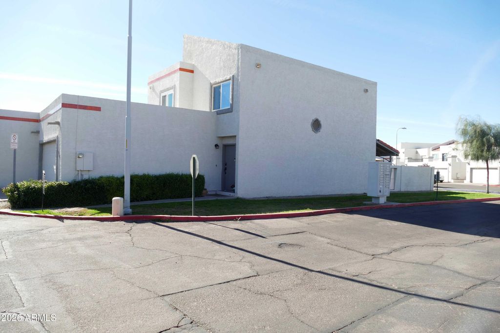 Photo of 9238 N 47th Drive N, Glendale, AZ 85302 (MLS # 6961273)