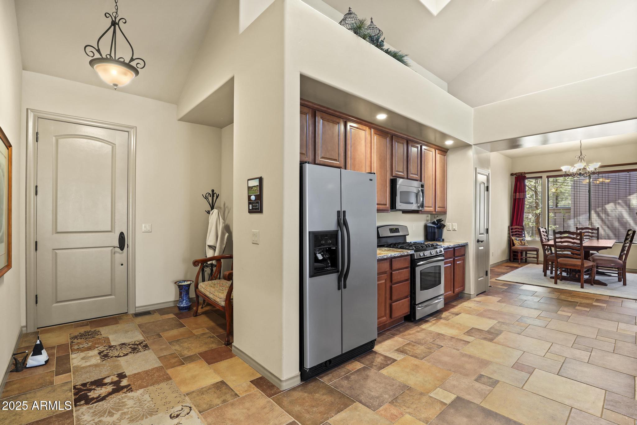 1708 E SNAP DRAGON Court