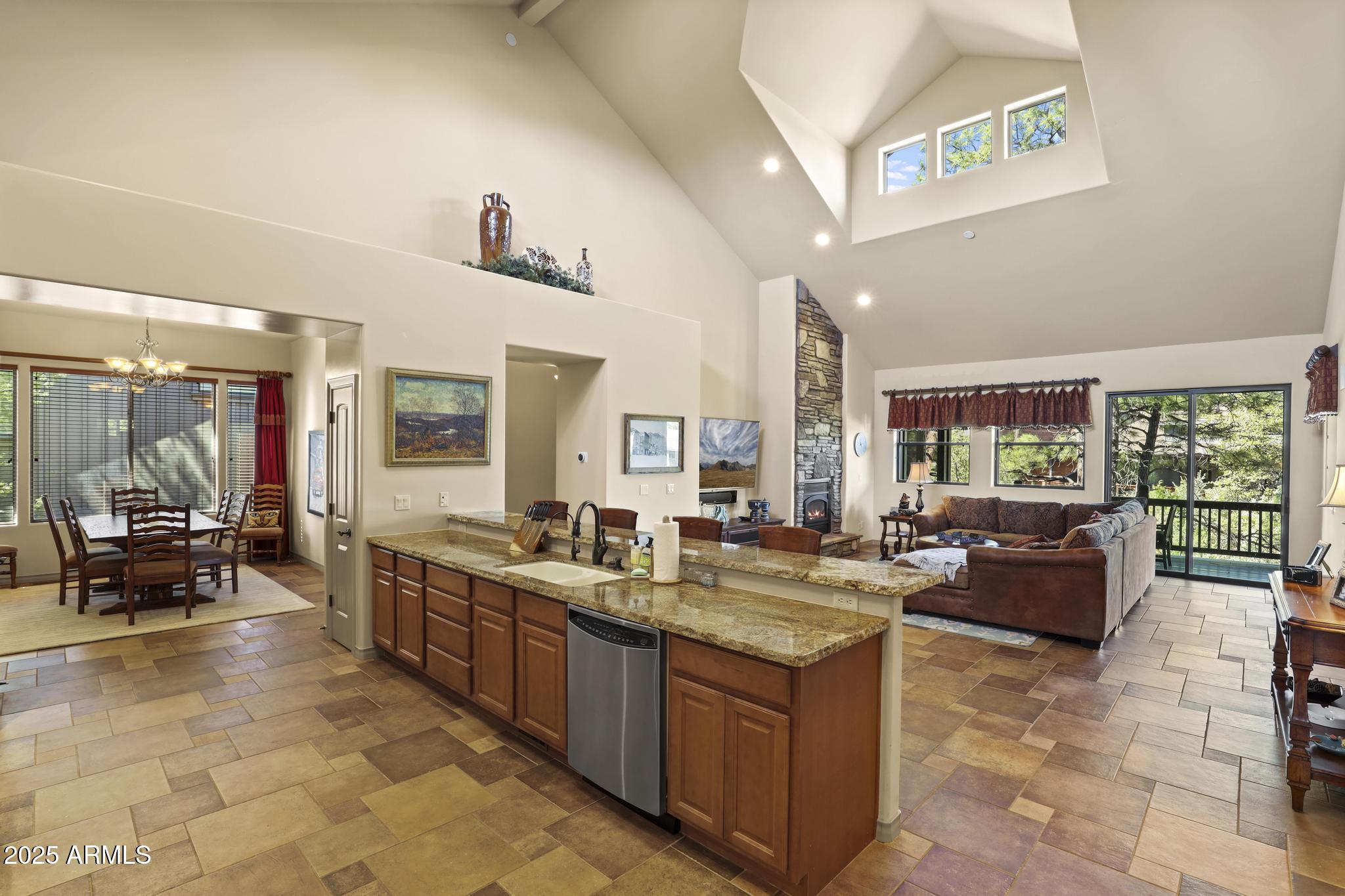 1708 E SNAP DRAGON Court