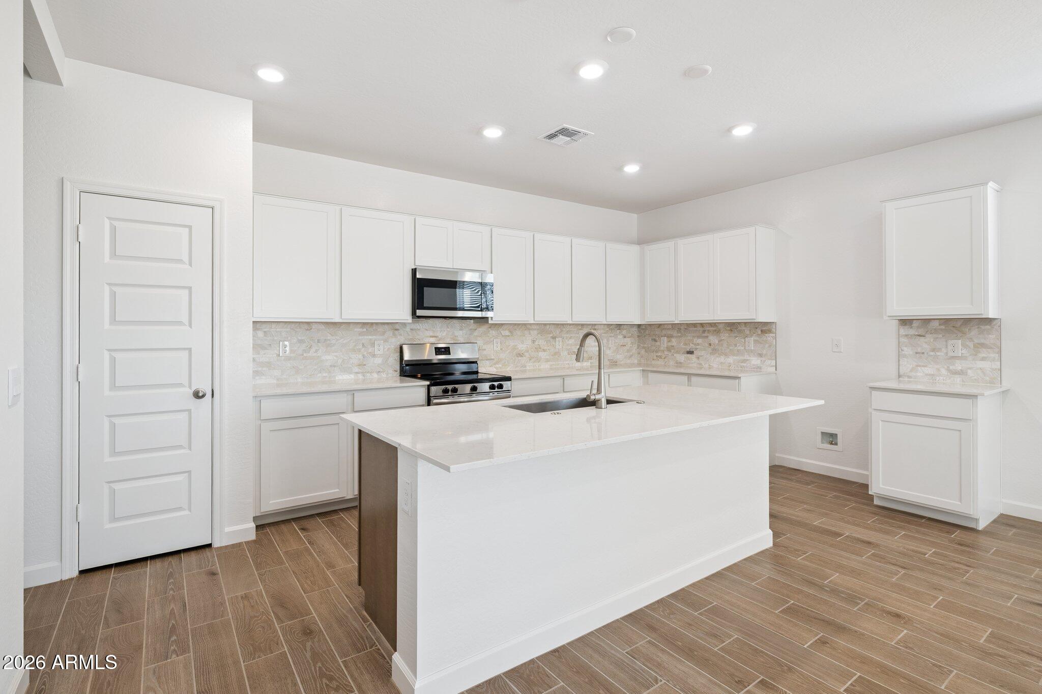 24225 W Atlantis Way