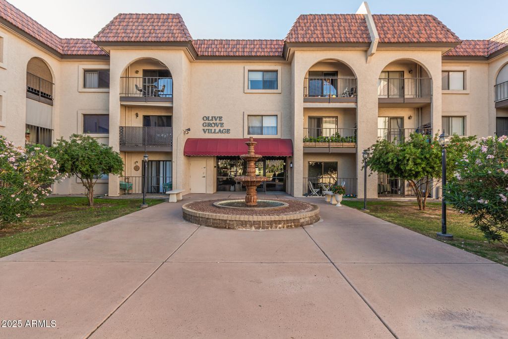 Photo of 3033 E Devonshire Avenue #3028, Phoenix, AZ 85016 (MLS # 6944578)