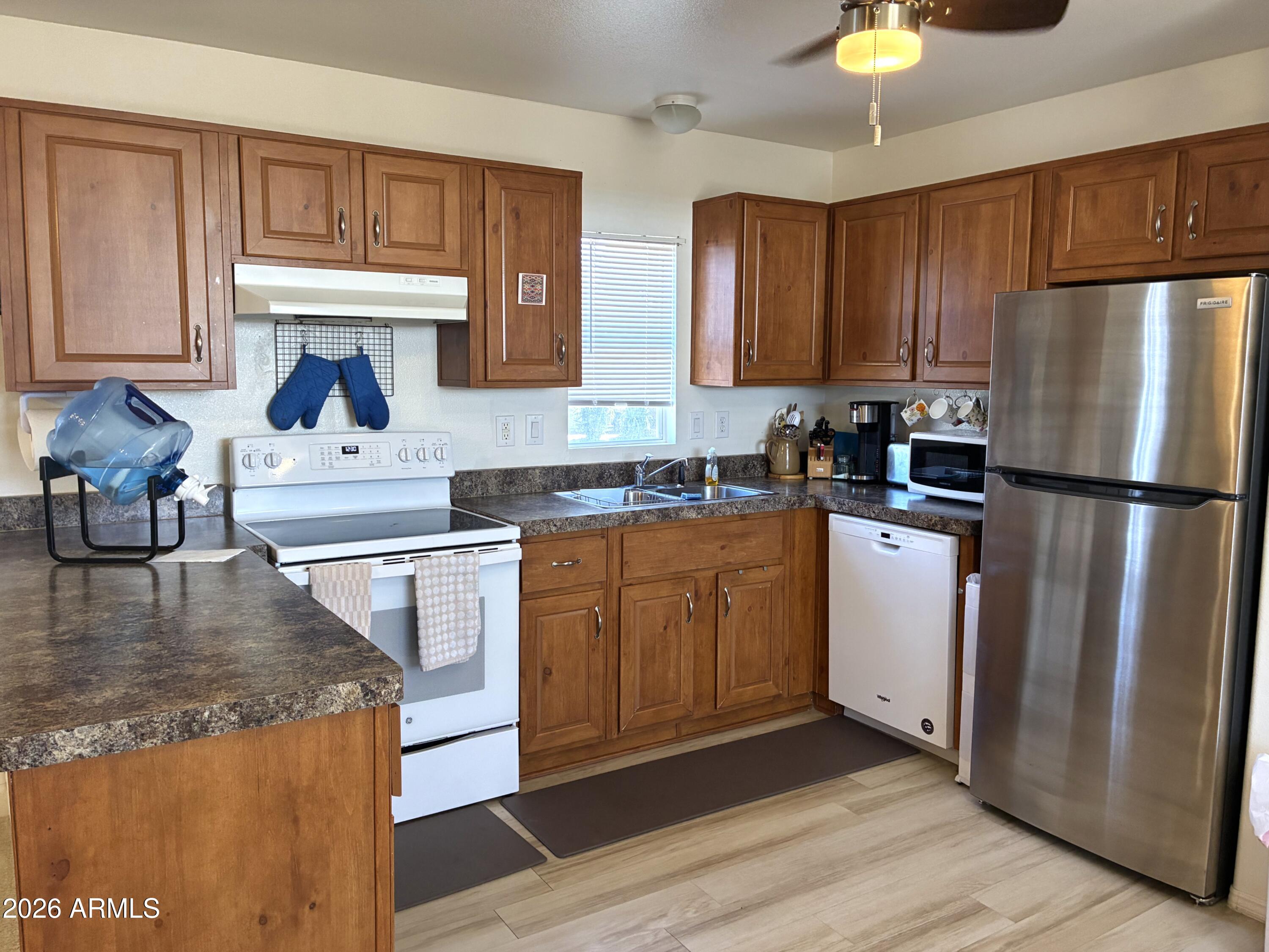 6960 W PEORIA Avenue 115