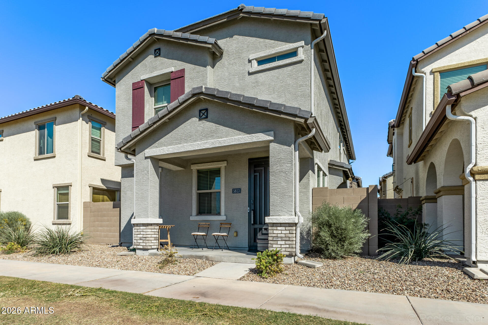 5813 W WARNER Street