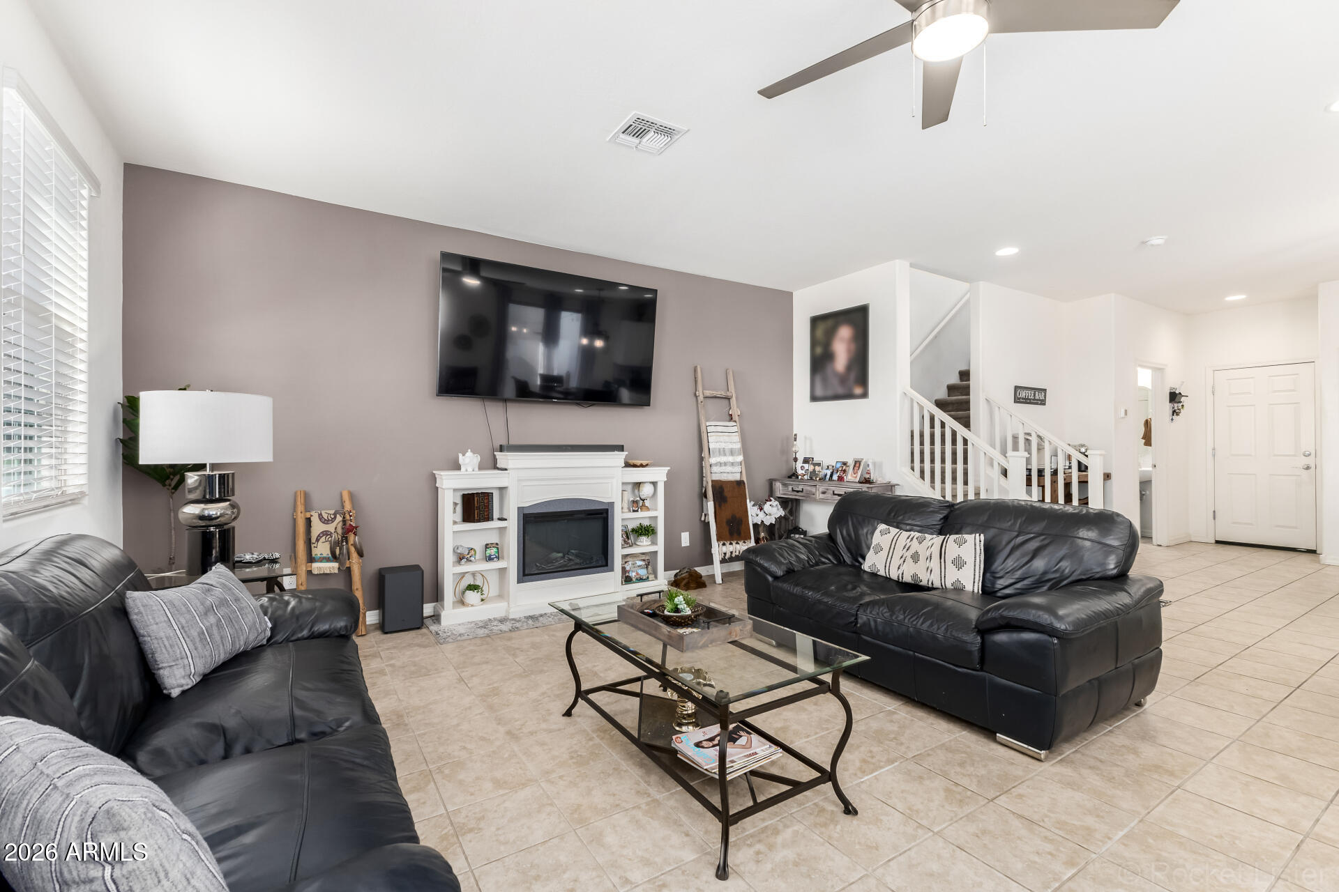 5813 W WARNER Street