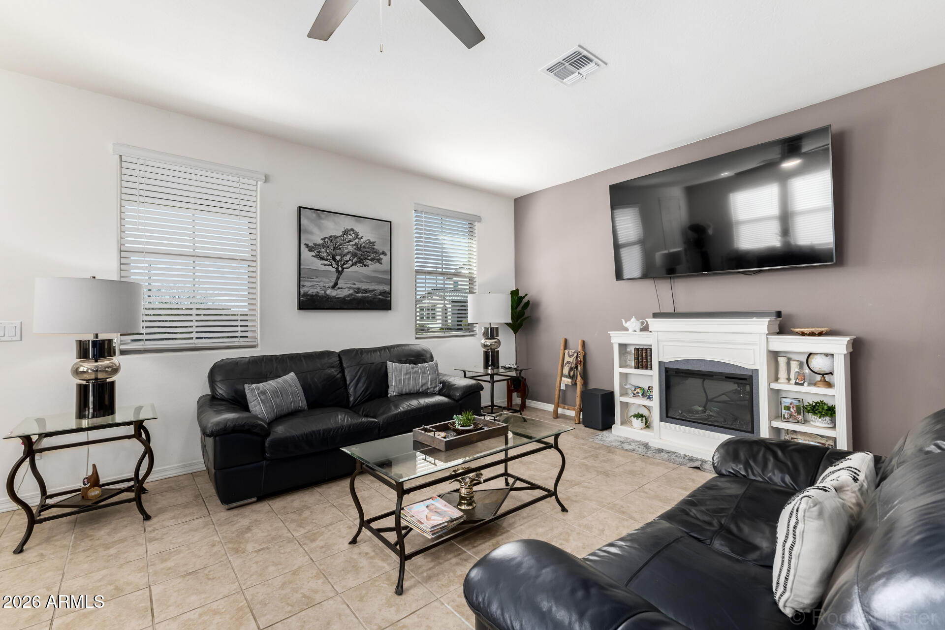 5813 W WARNER Street