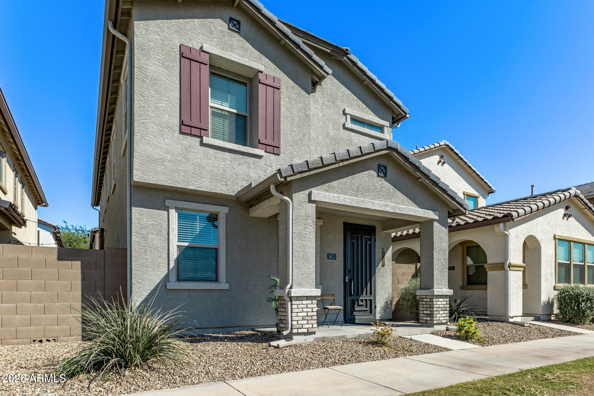 5813 W WARNER Street