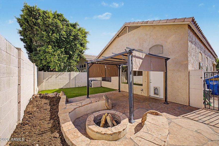 Looking for the ultimate North Phoenix ''vibe''? You just found it. This home hits the sweet spot of cozy comfort and modern style. Features include dramatic vaulted ceilings, gorgeous plank flooring, and a primary bathroom that looks straight out of a magazine.

Enjoy your weekends again in the effortless backyard, featuring high-quality turf and a shaded pergola. Whether you're a first-time buyer or looking to downsize in style, this home offers incredible value in a trending location. Our sellers are motivated and ready to see this home go to a new owner who loves it as much as they do. This one will go fast - come take a tour today!!