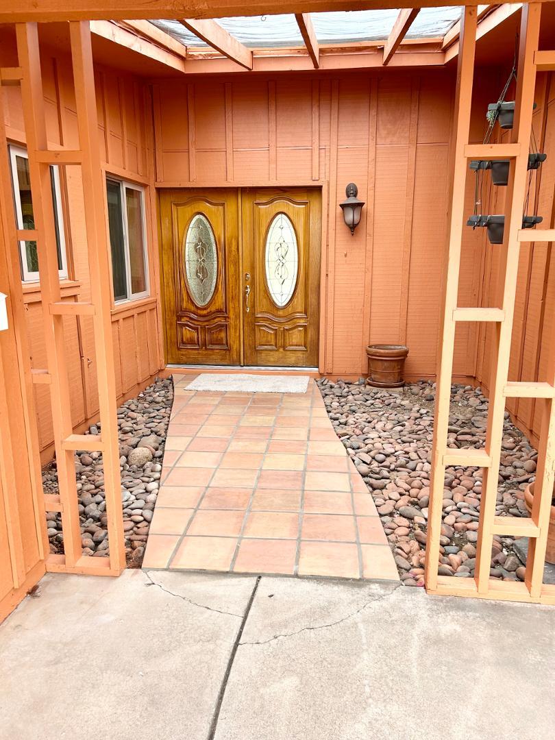 2601 E Cinnabar Avenue