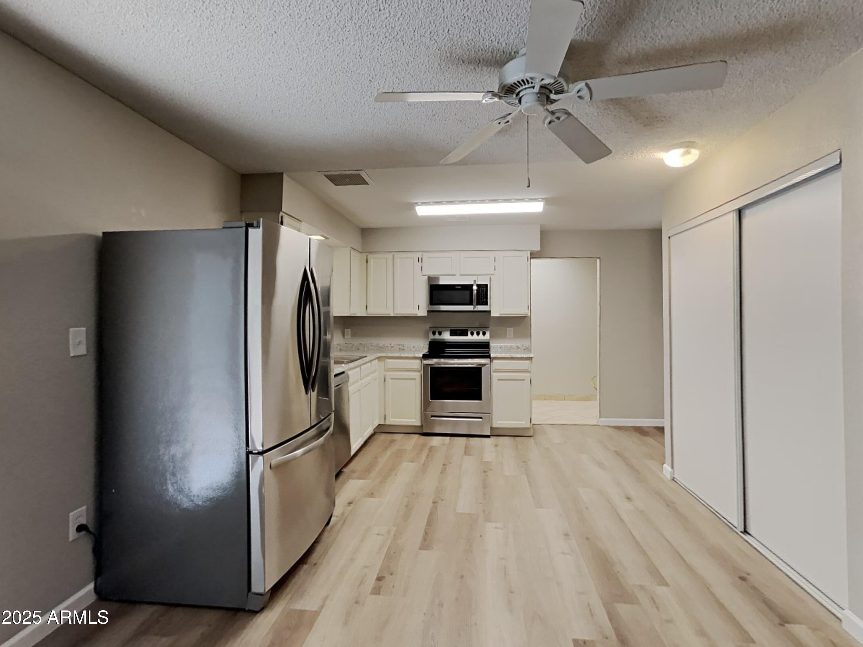 7251 W CINNABAR Avenue