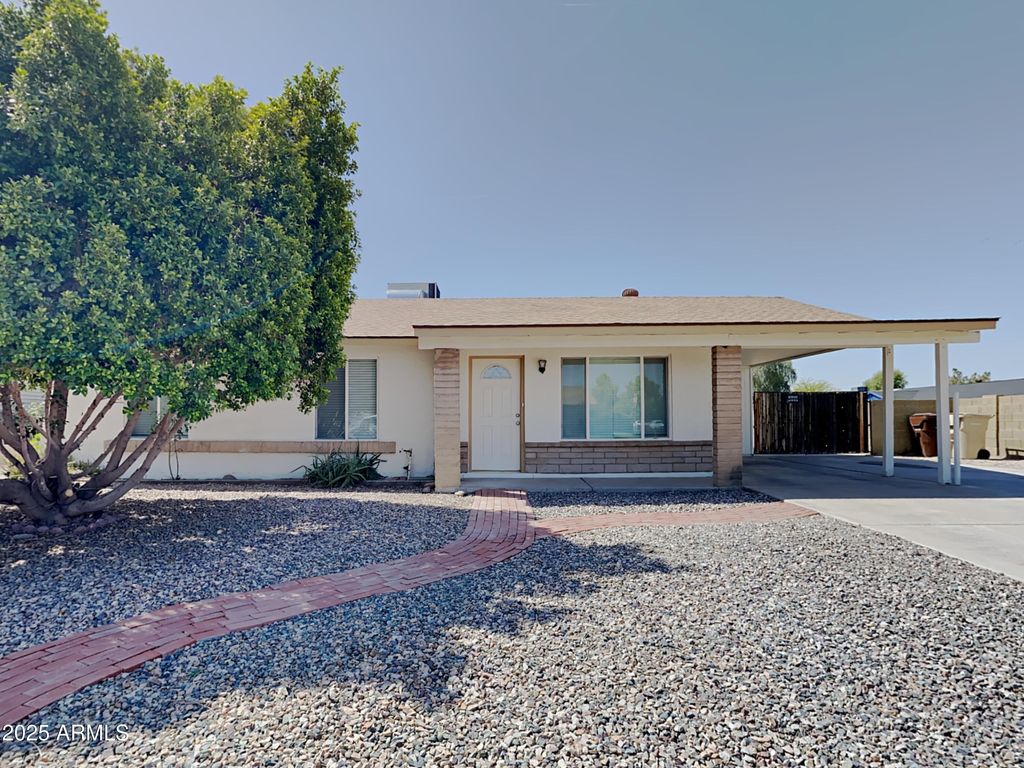 Photo of 7251 W Cinnabar Avenue, Peoria, AZ 85345 (MLS # 6959646)