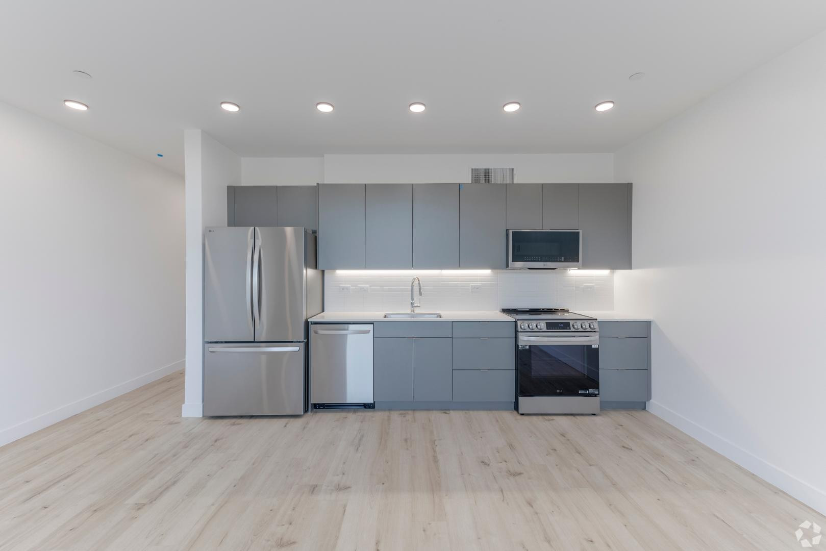 Photo 1 of 22 — 531 E WILLETTA Street 203, Phoenix, AZ 85004