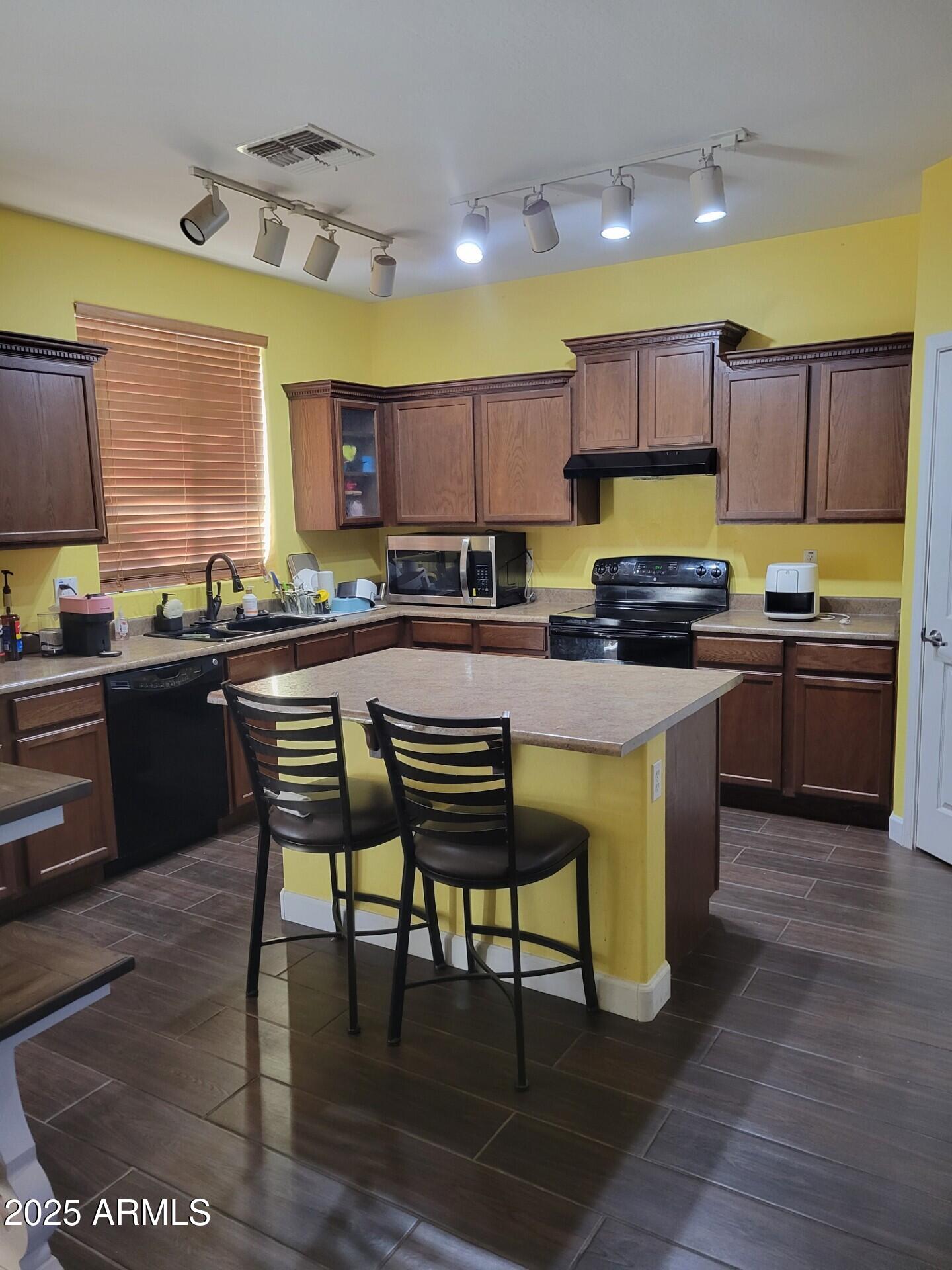 10211 W Hilton Avenue