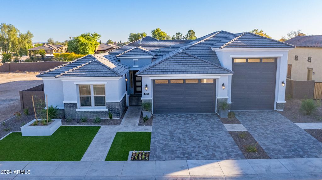 Photo of 7346 W Lisbon Lane, Peoria, AZ 85381 (MLS # 6933335)