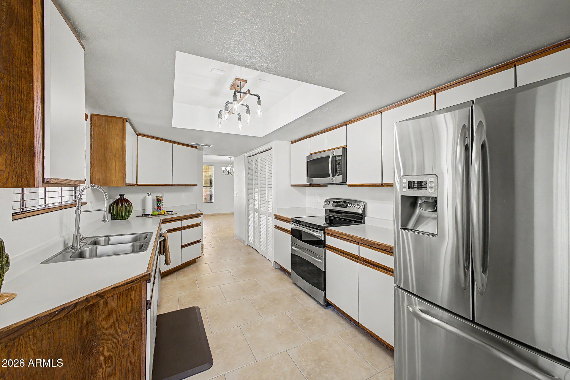 2162 E Loma Vista Drive