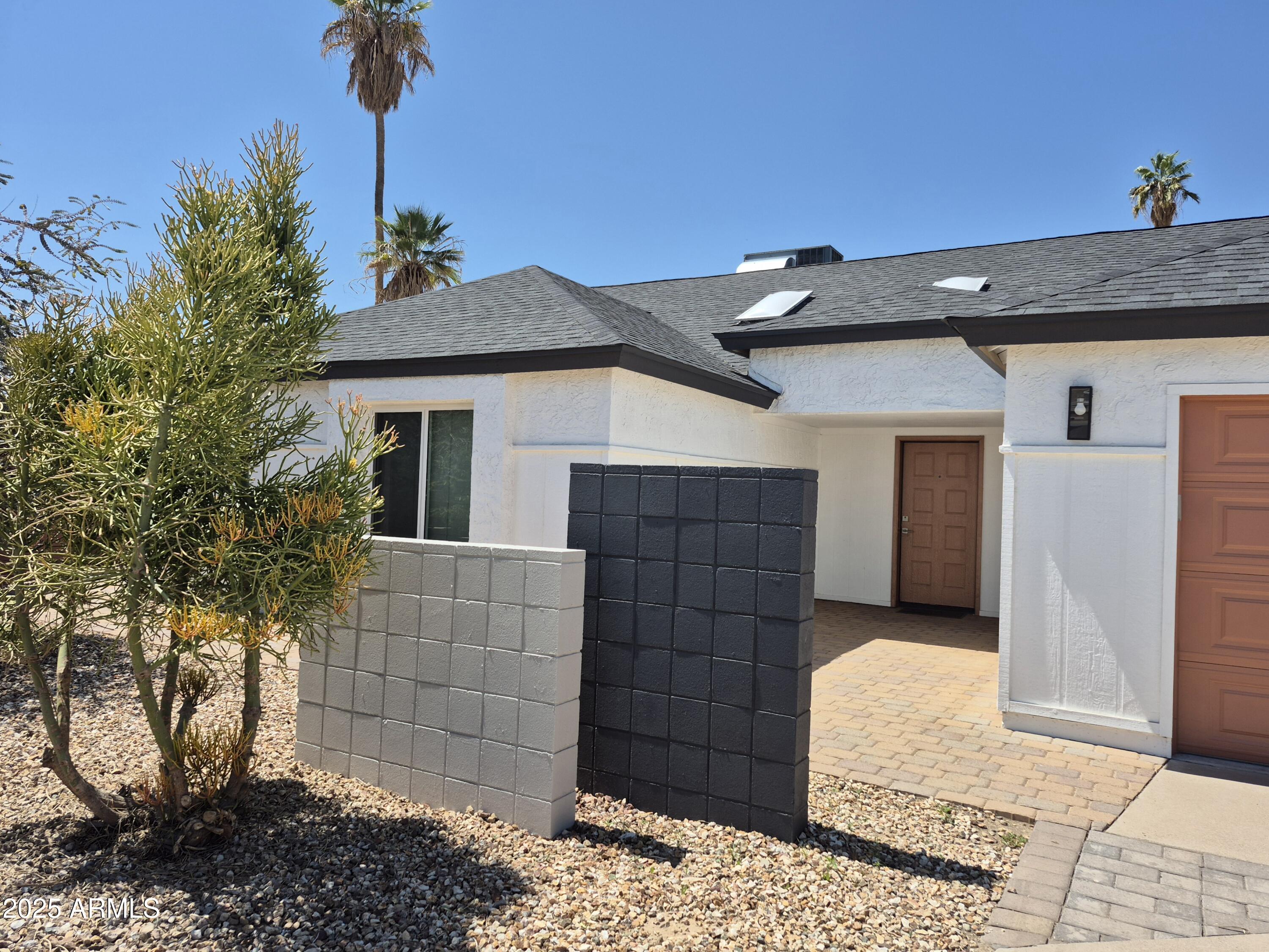 10224 W HIGHLAND Avenue