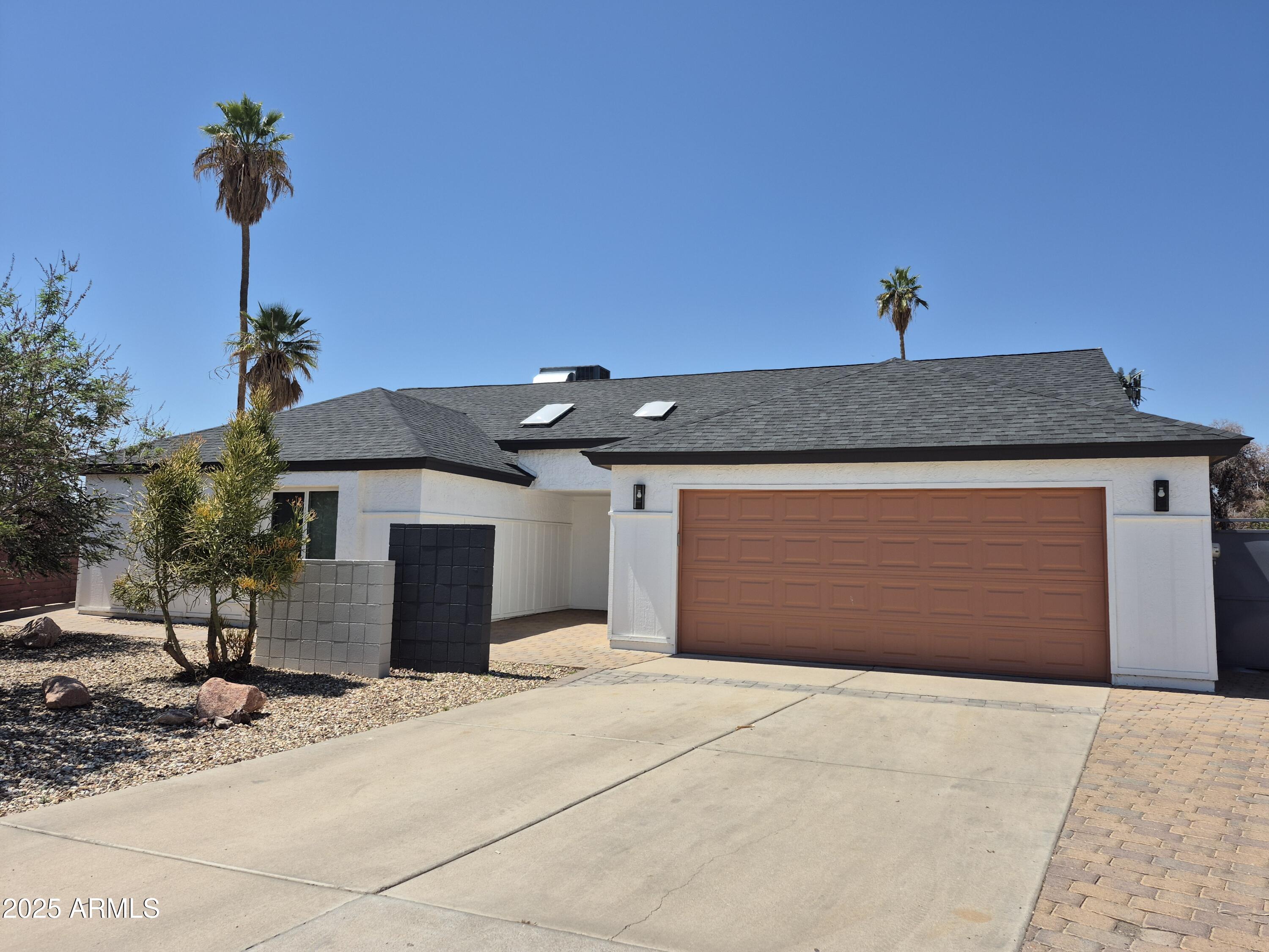10224 W HIGHLAND Avenue