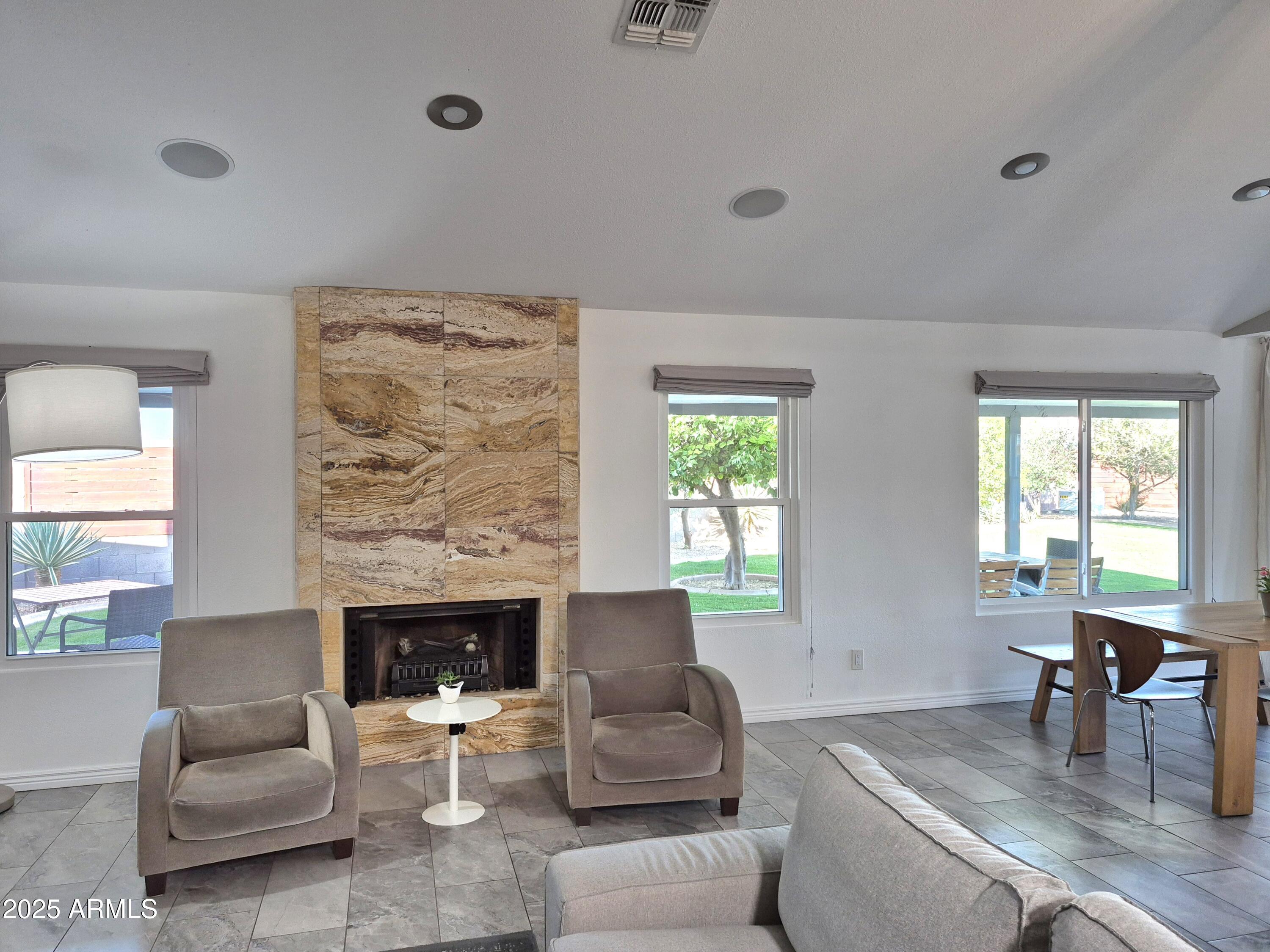 10224 W HIGHLAND Avenue
