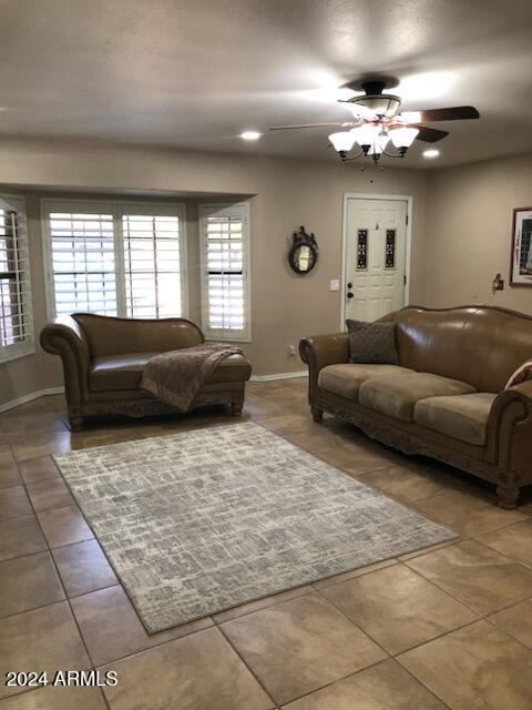 10517 W EARLL Drive