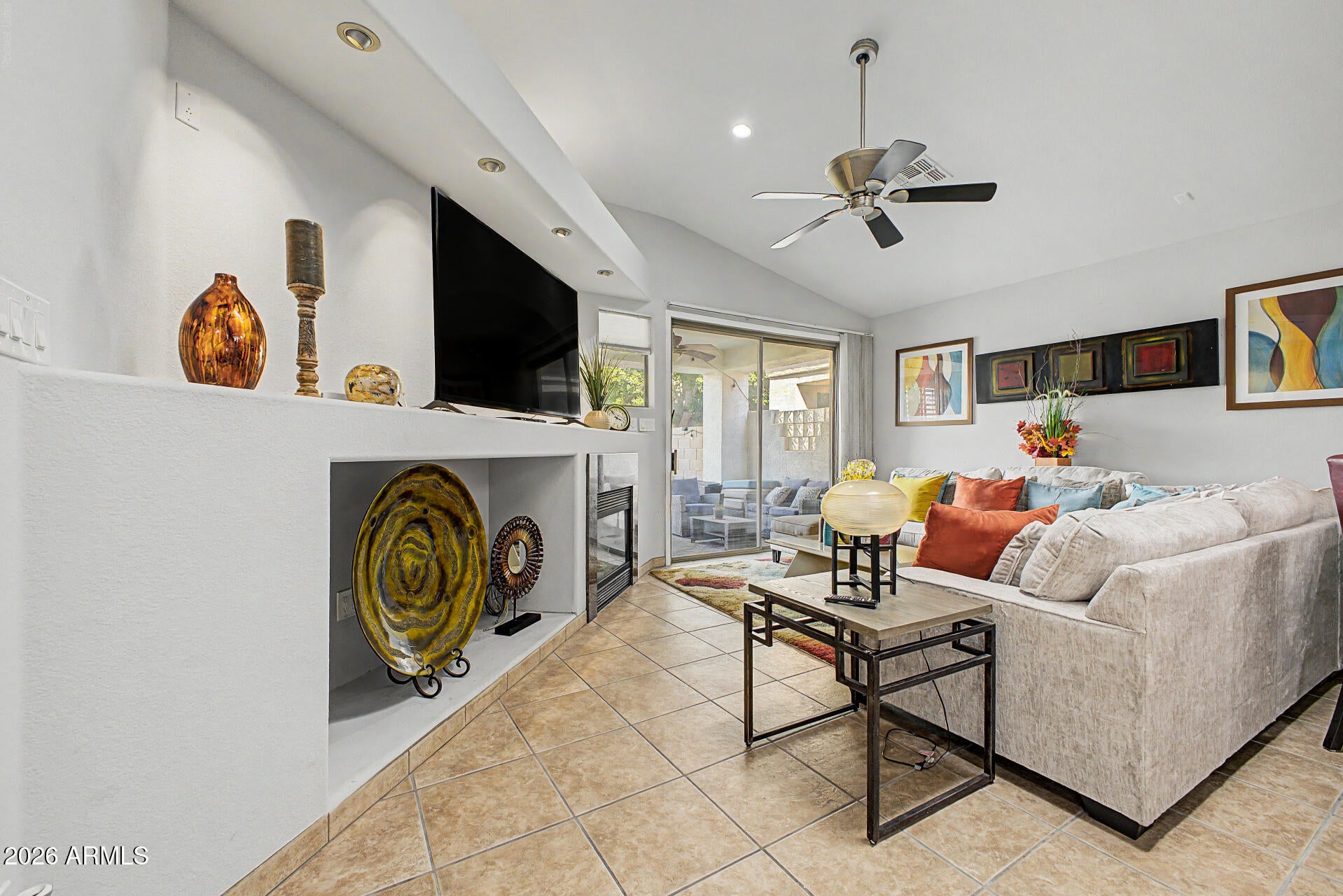3312 E MALDONADO Drive