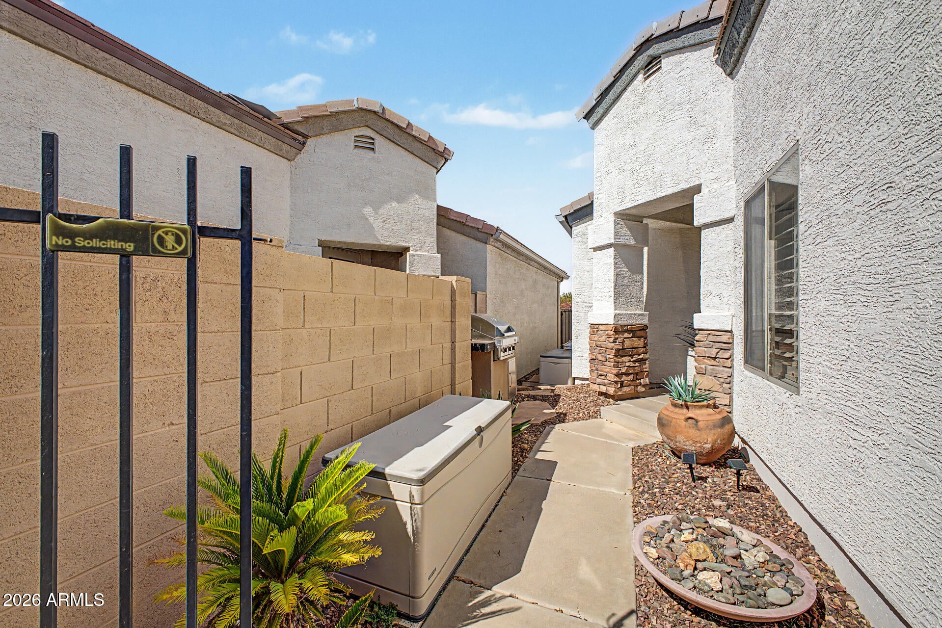 3312 E MALDONADO Drive