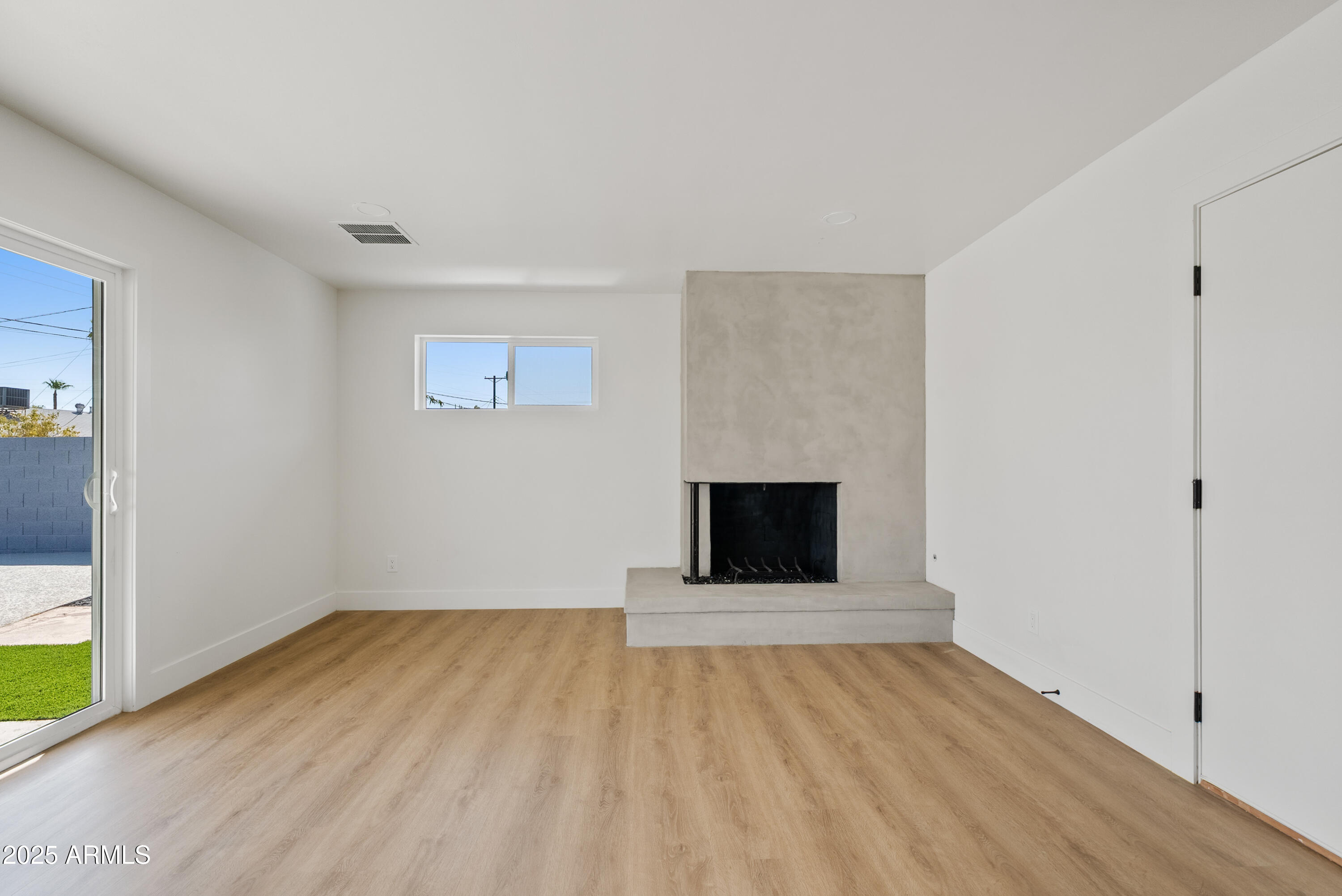 11 W FAIRMONT Drive