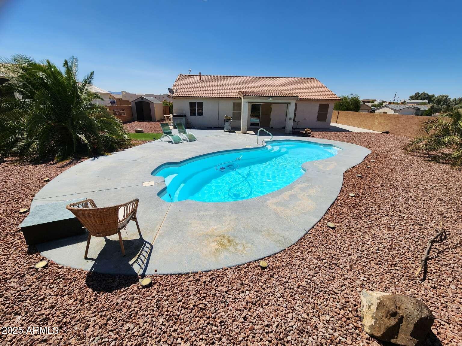 2213 E JAMIE Road