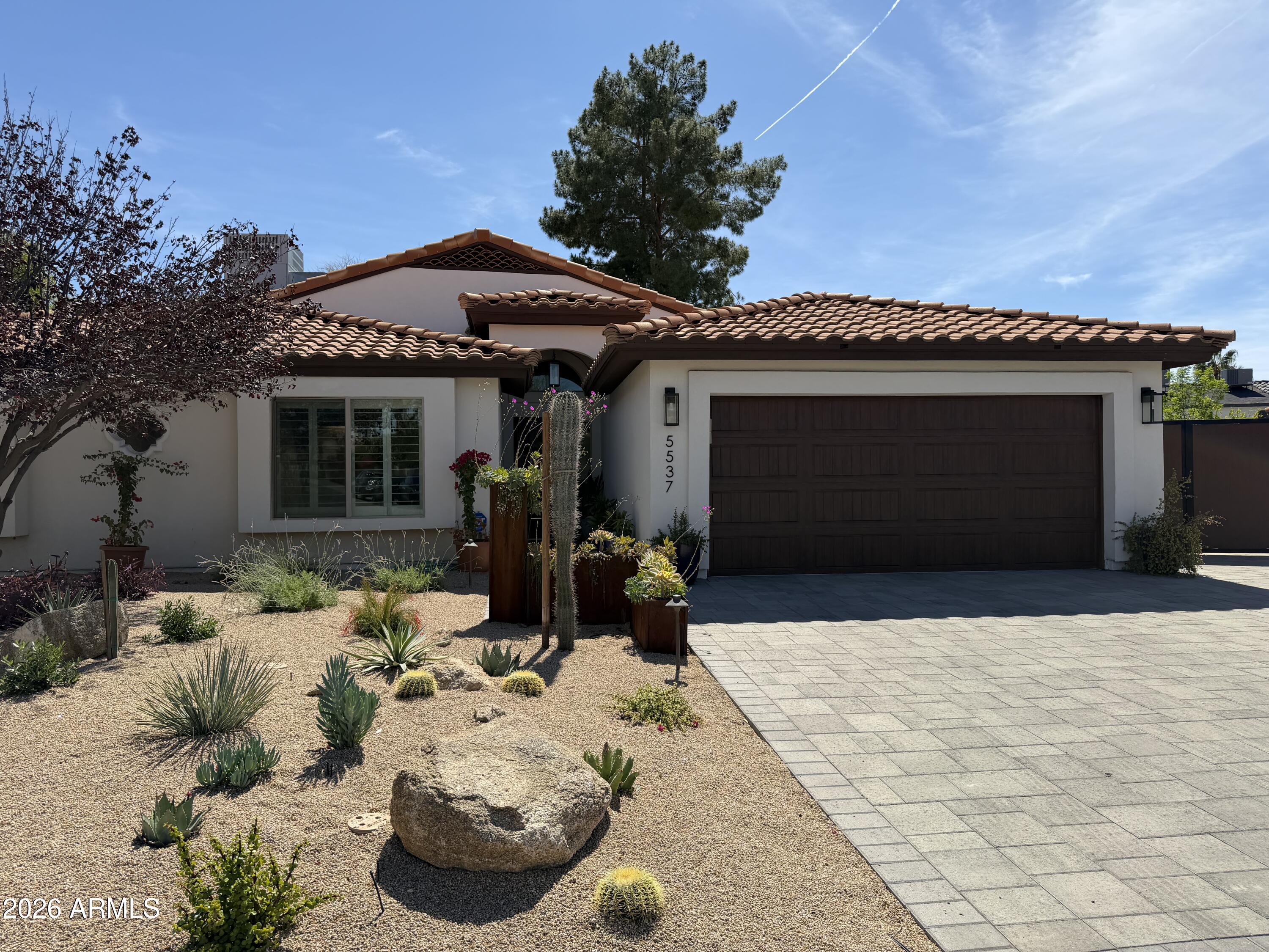 5537 E GRANDVIEW Road