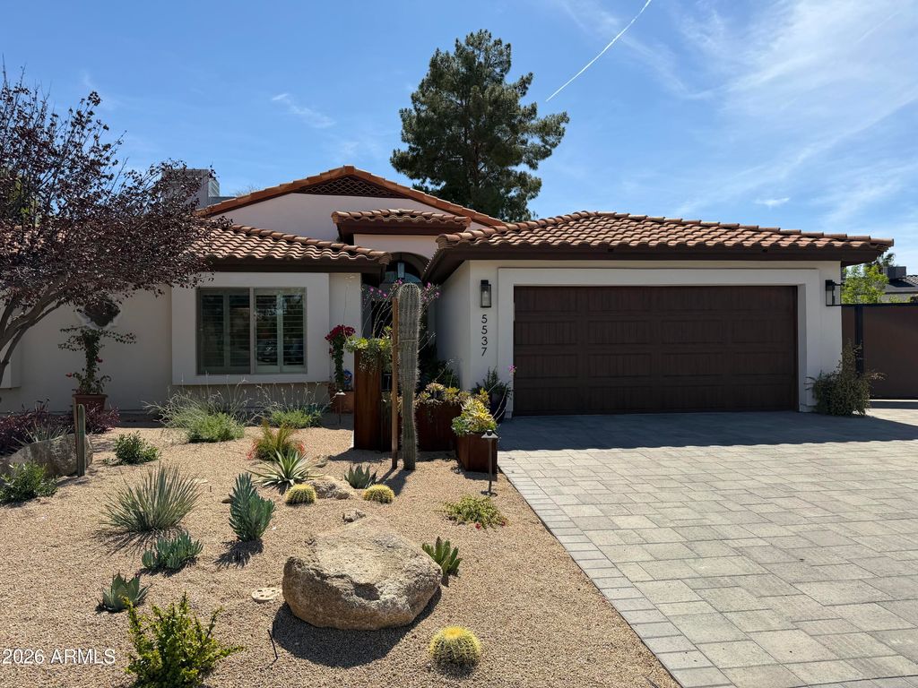 Photo of 5537 E Grandview Road, Scottsdale, AZ 85254 (MLS # 7000756)