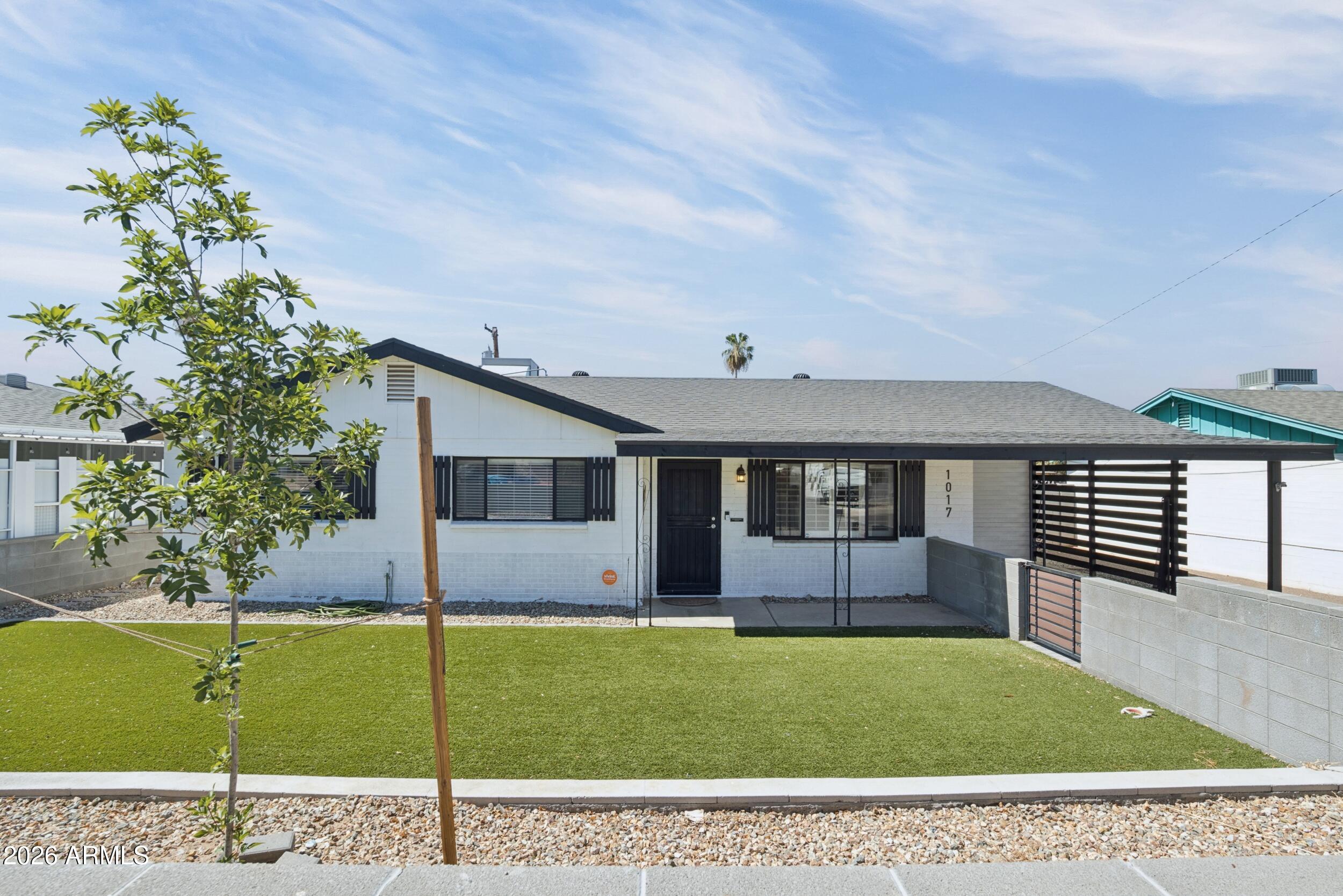 1017 E EL CAMINITO Drive