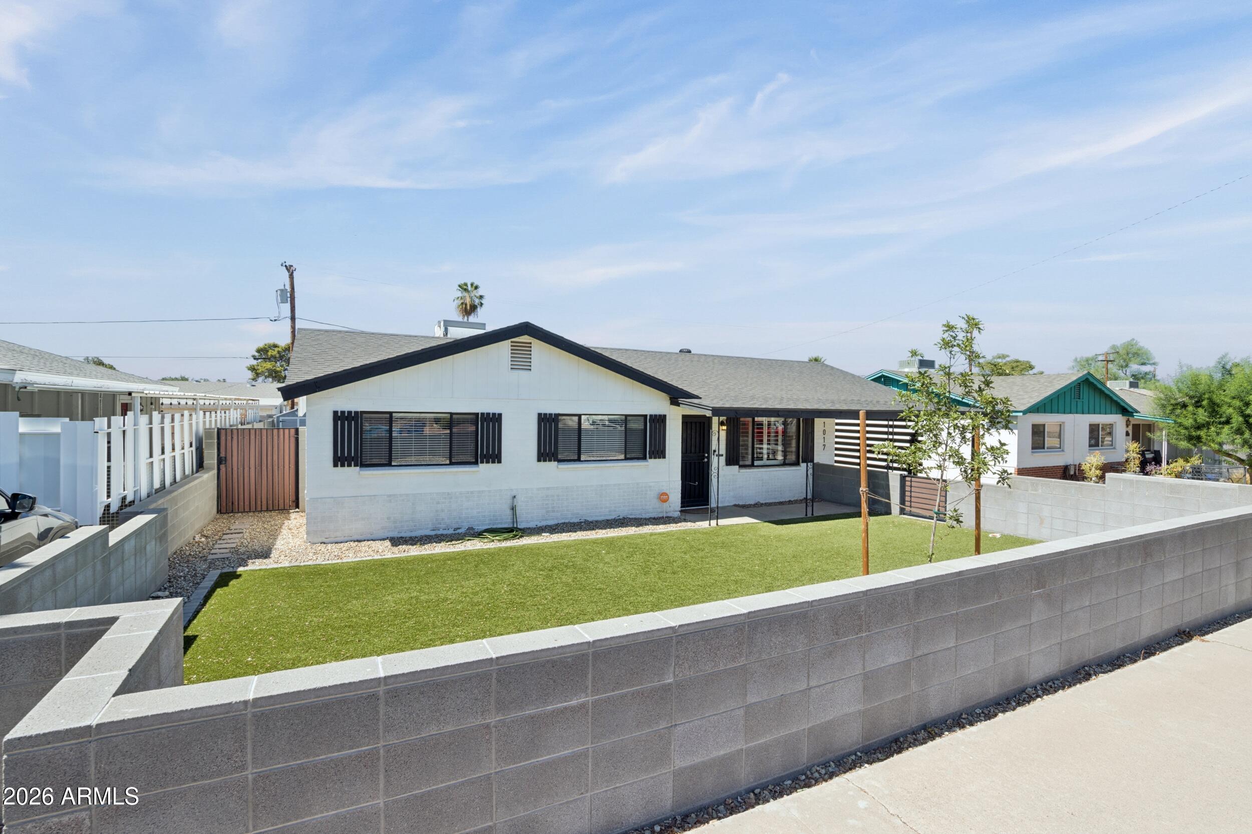1017 E EL CAMINITO Drive