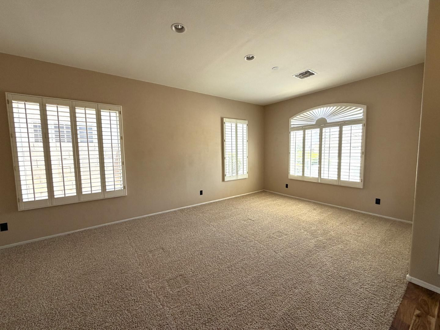 760 W Cherrywood Drive