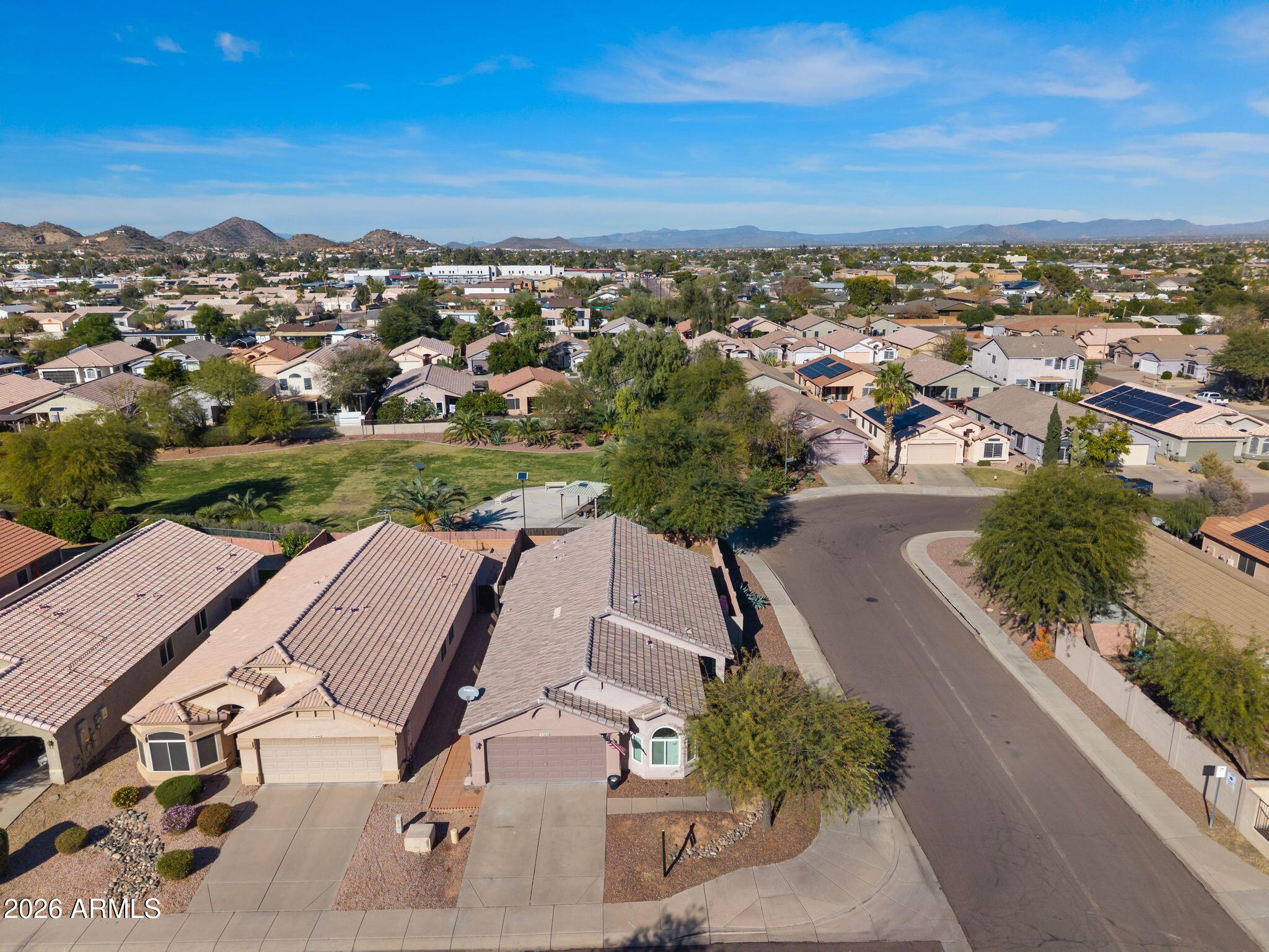 2650 E HARTFORD Avenue