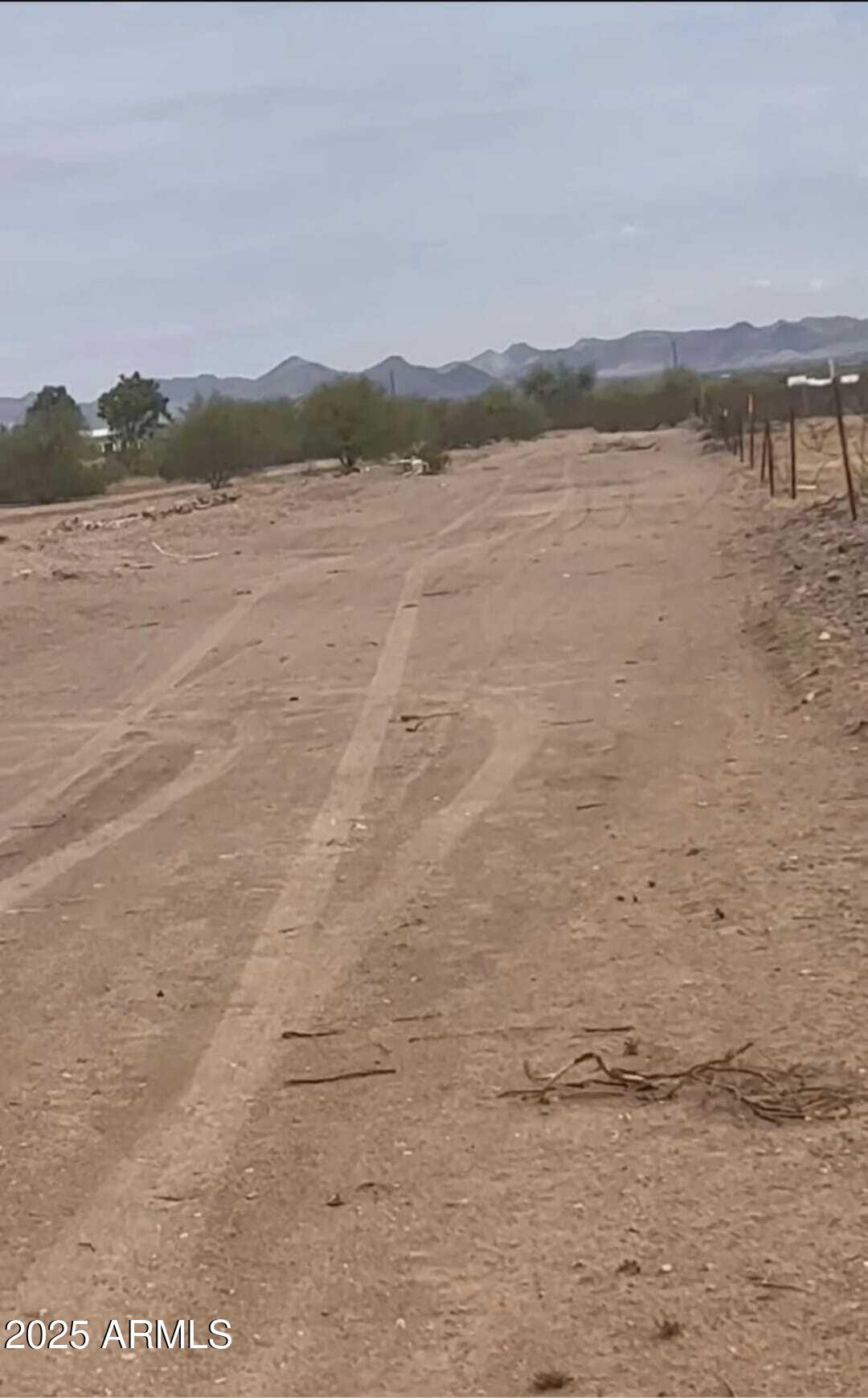 431XX W Earll Drive -