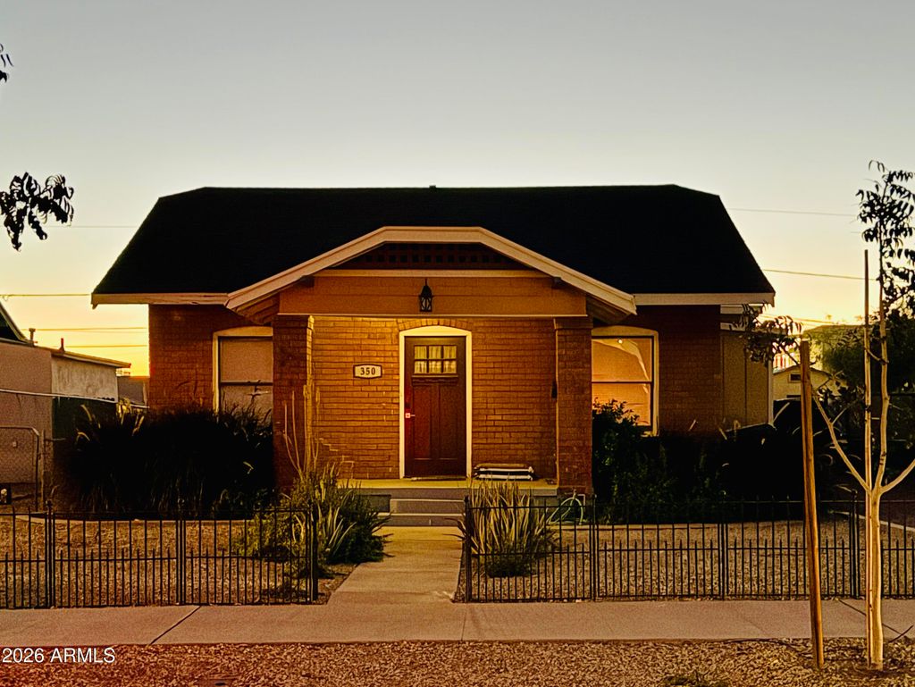 Photo of 350 N 15th Street, Phoenix, AZ 85006 (MLS # 7000963)