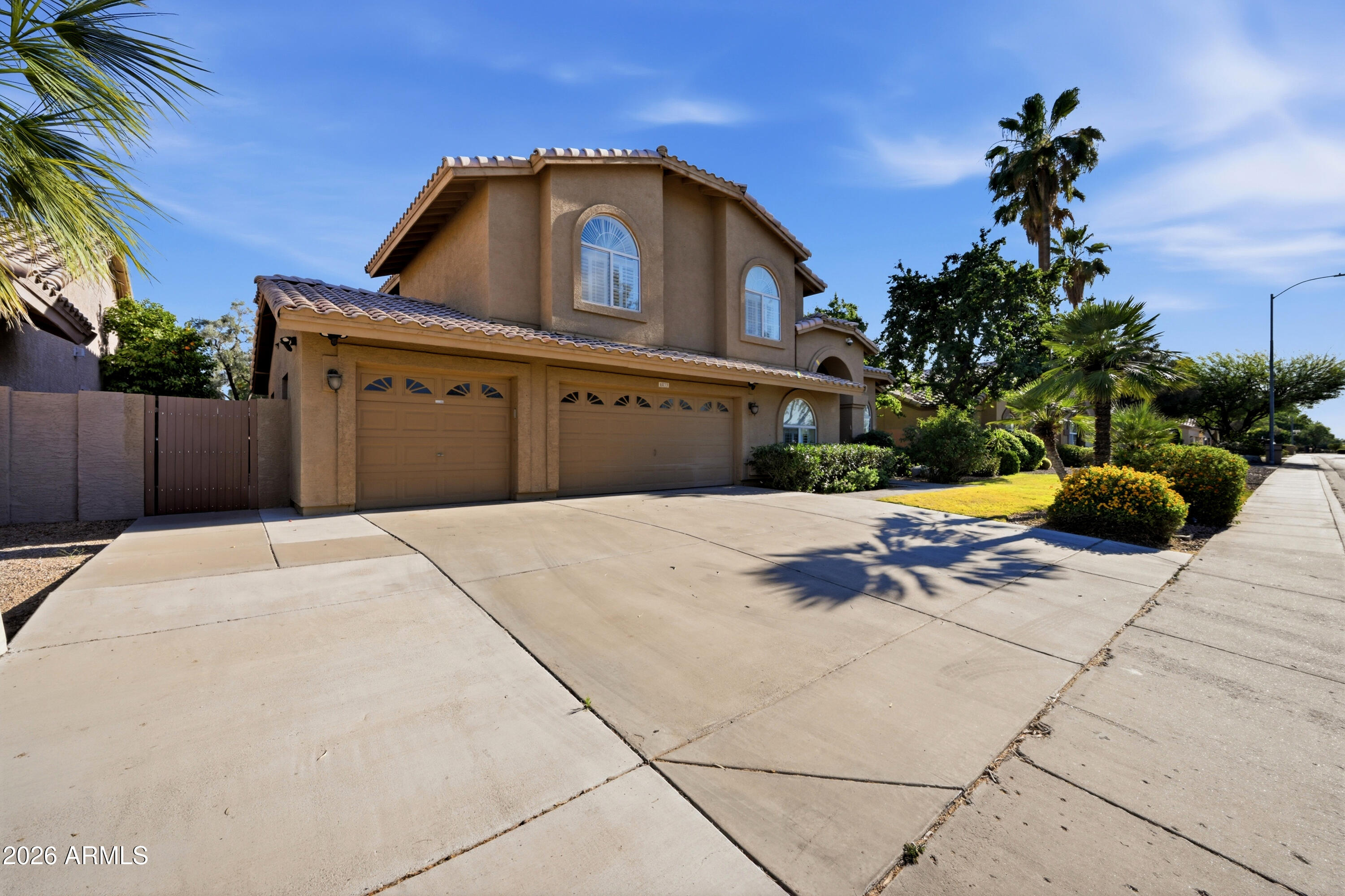 6833 E ACOMA Drive