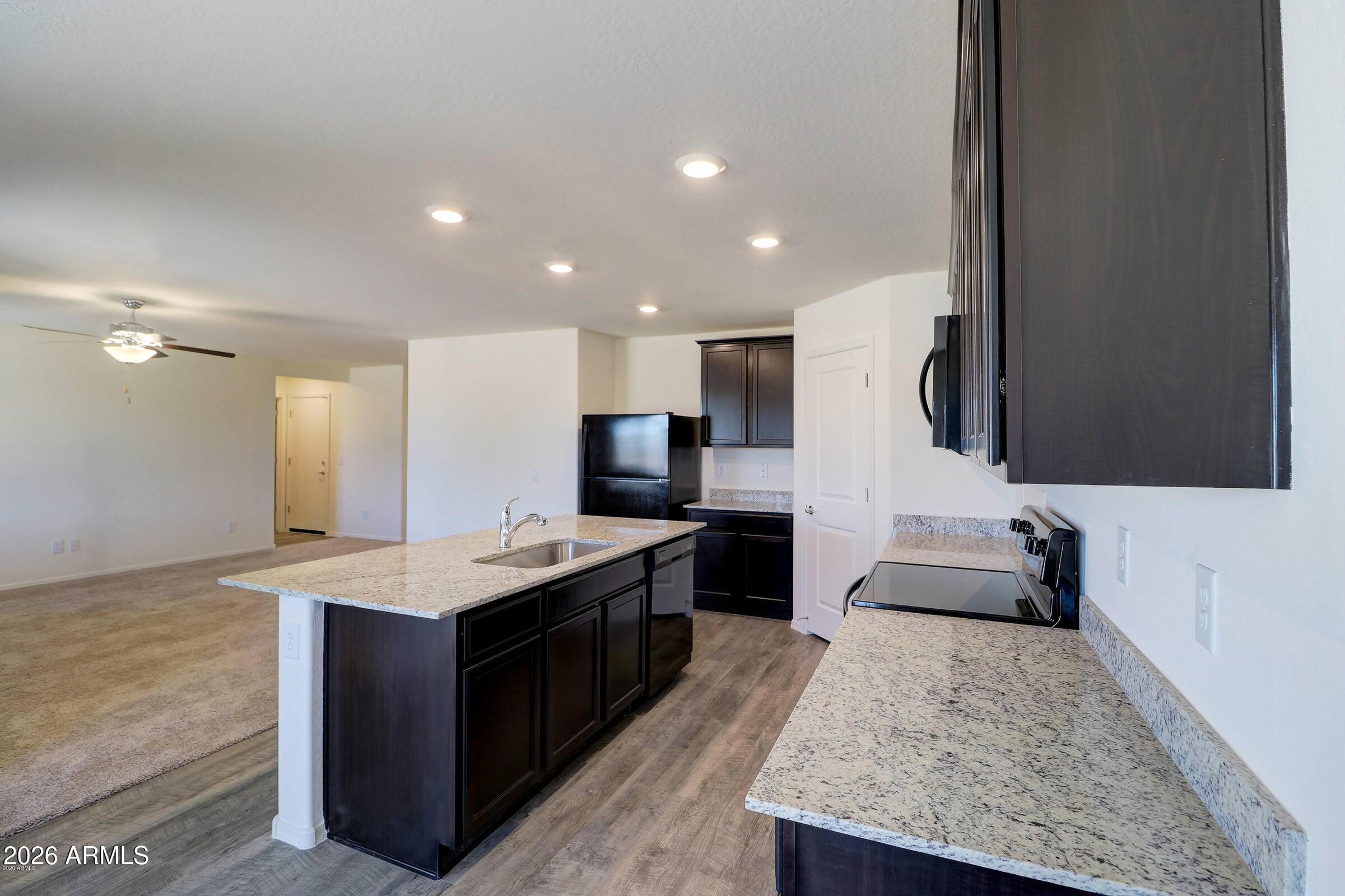 482 W WHITETAIL Drive