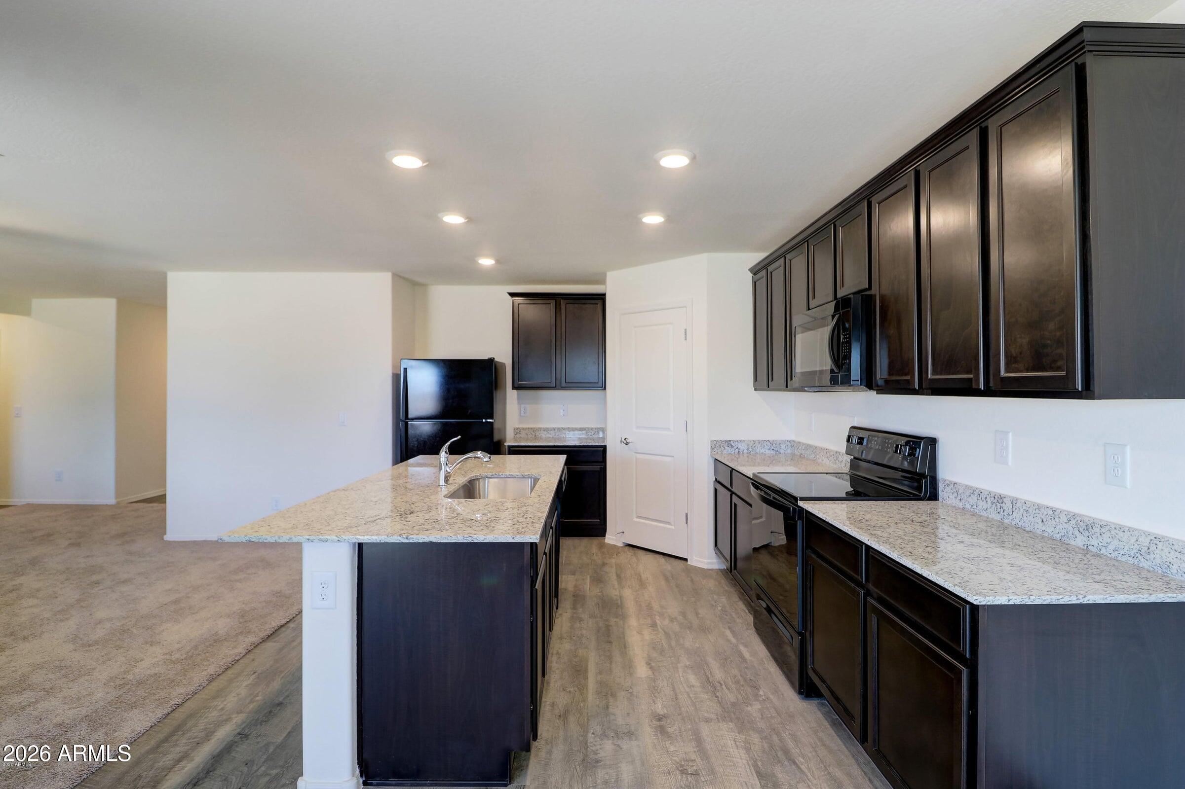 482 W WHITETAIL Drive