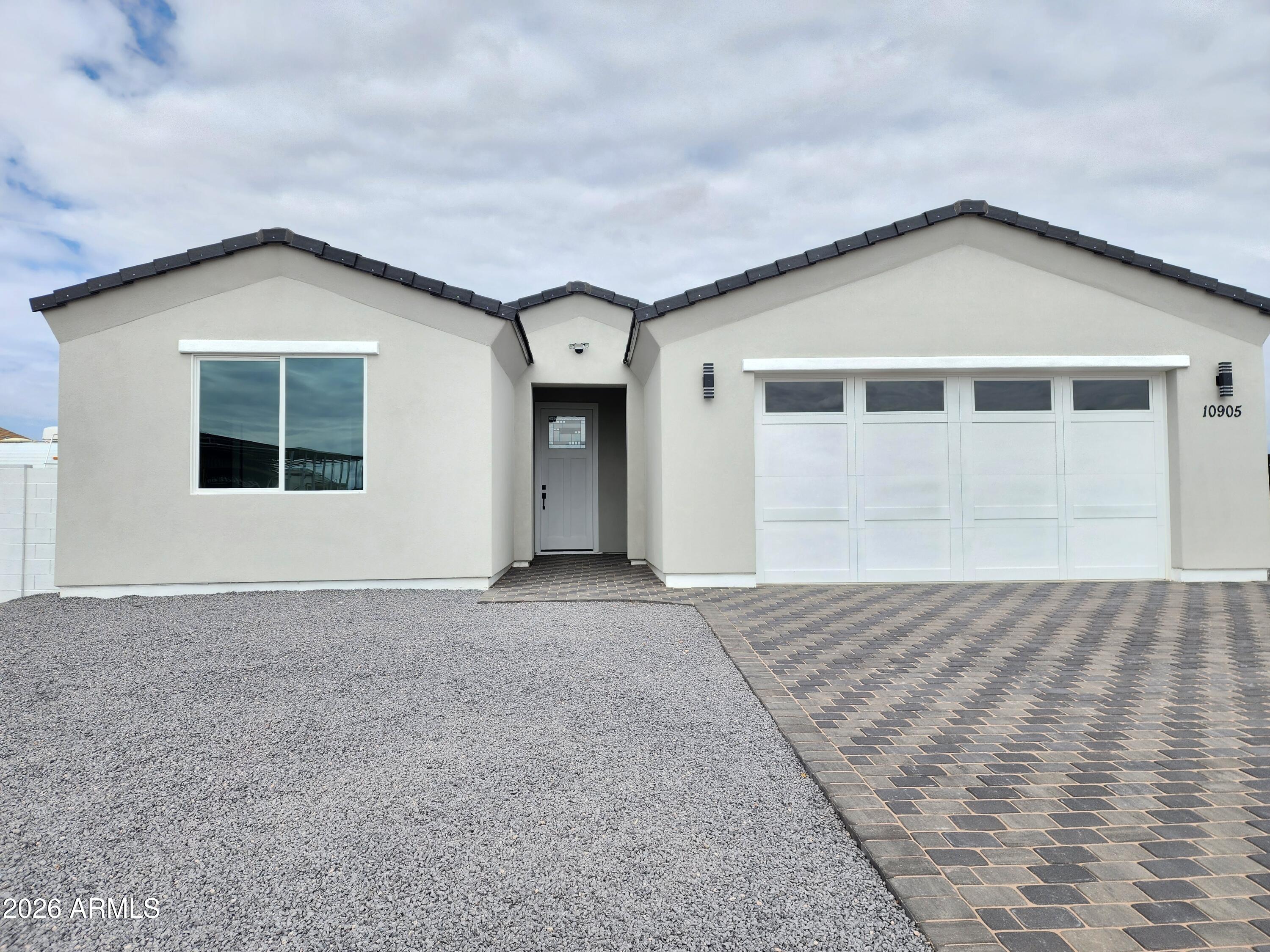 10905 W CAMBRIA Circle