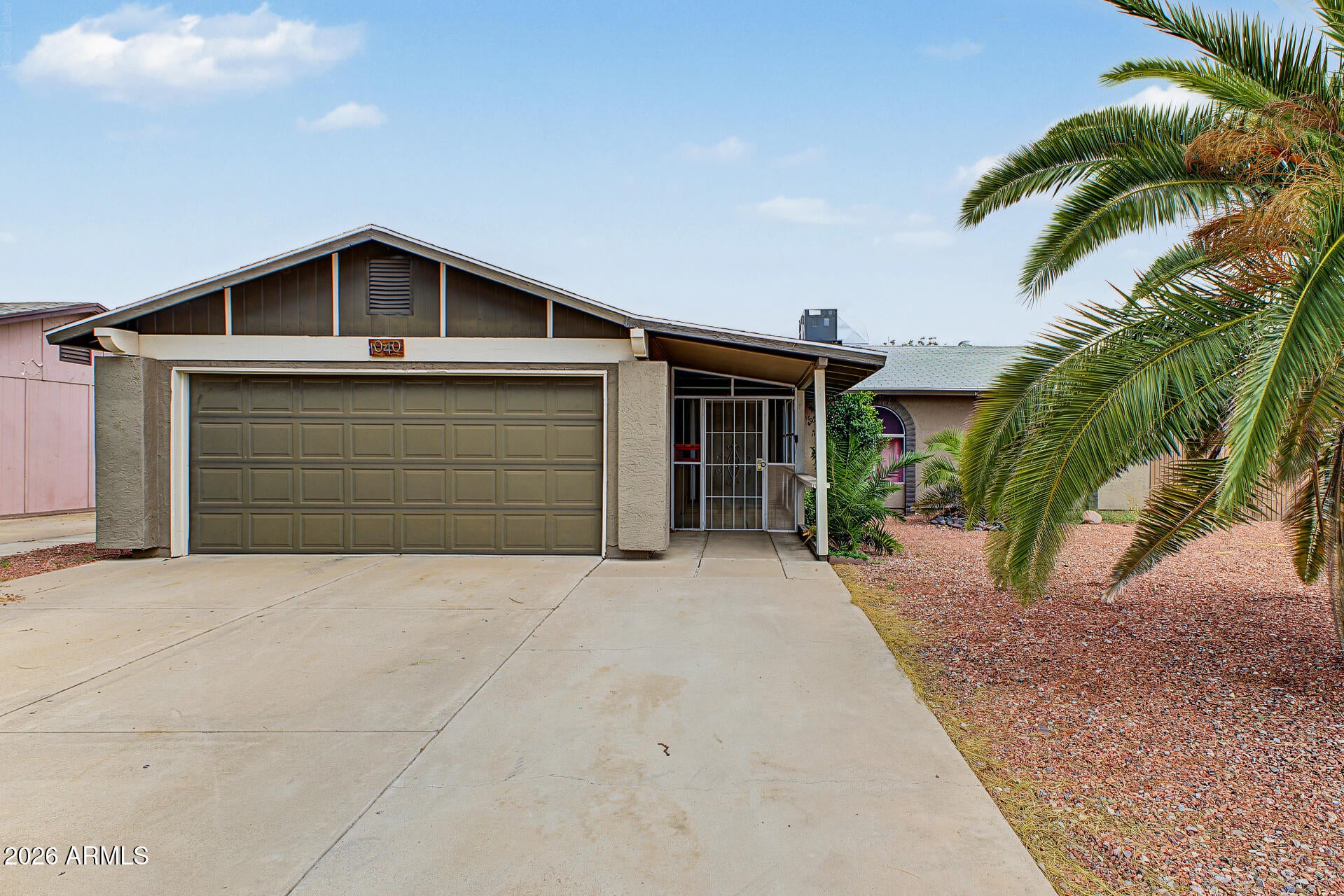 1040 S VINEYARD --